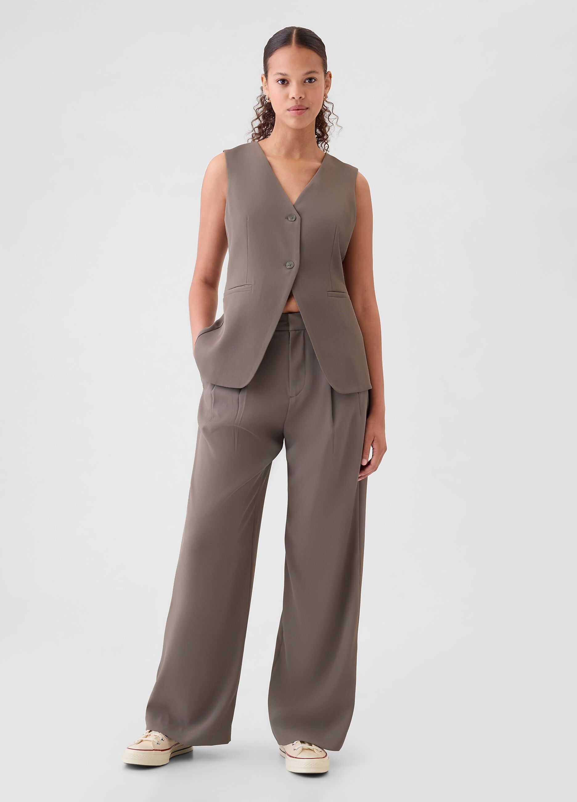 Wide leg trousers with darts