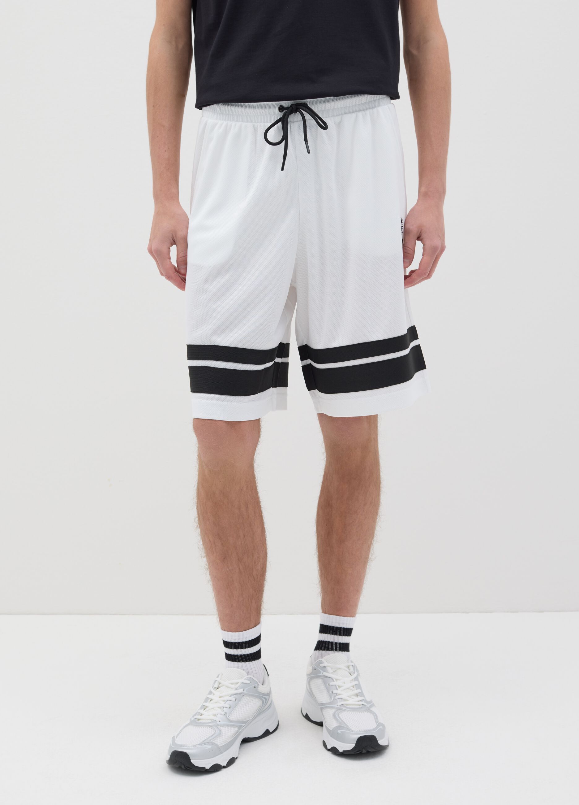 White Bermuda joggers with NFC print