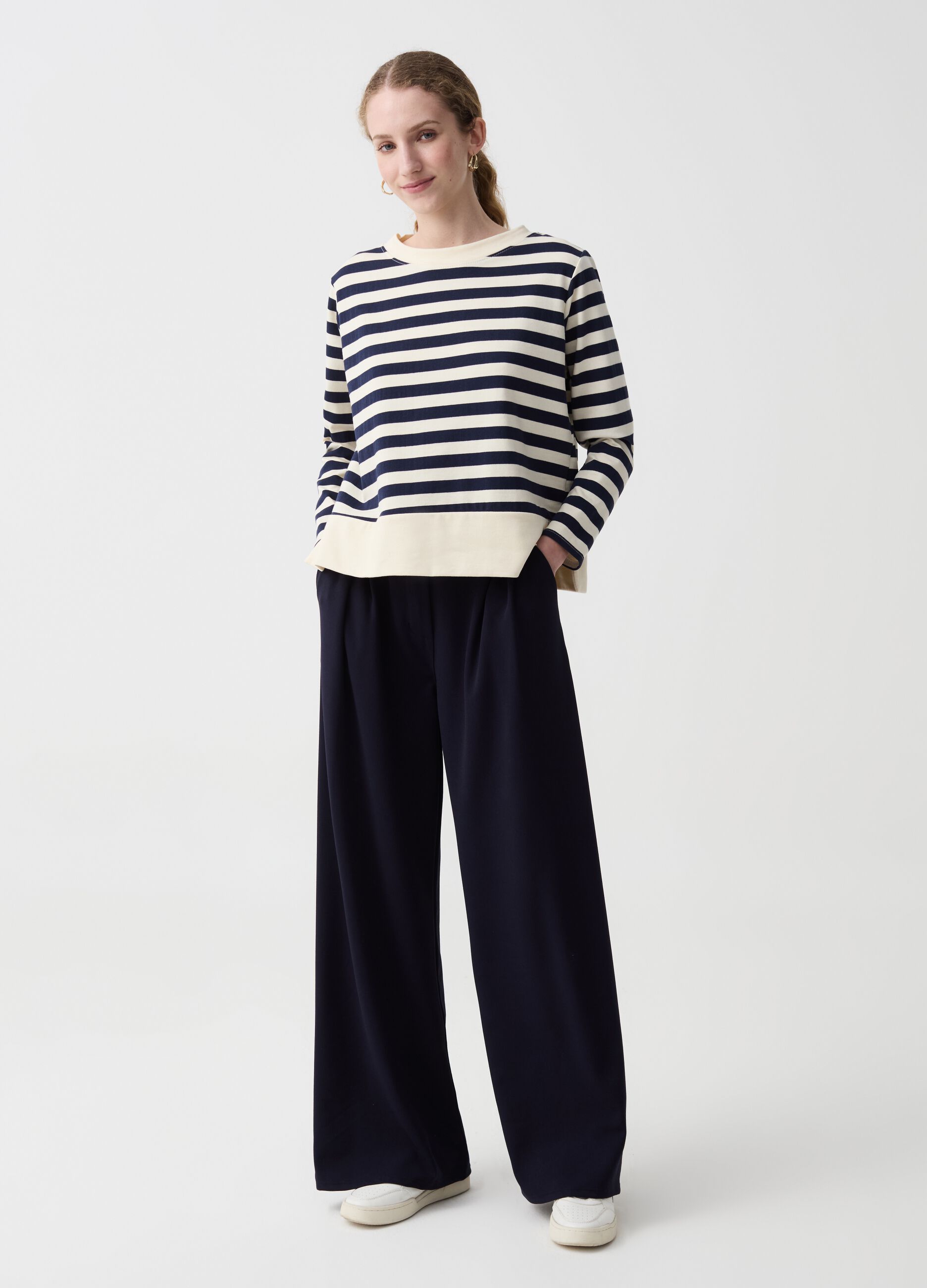 Wide-leg trousers with darts