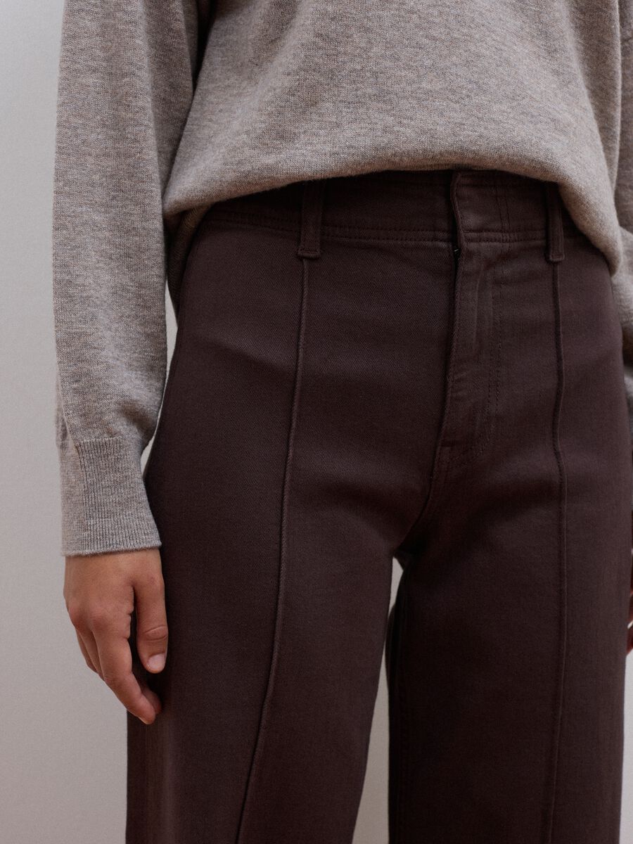 Jeans marroni wide leg in twill di cotone elasticizzato_2