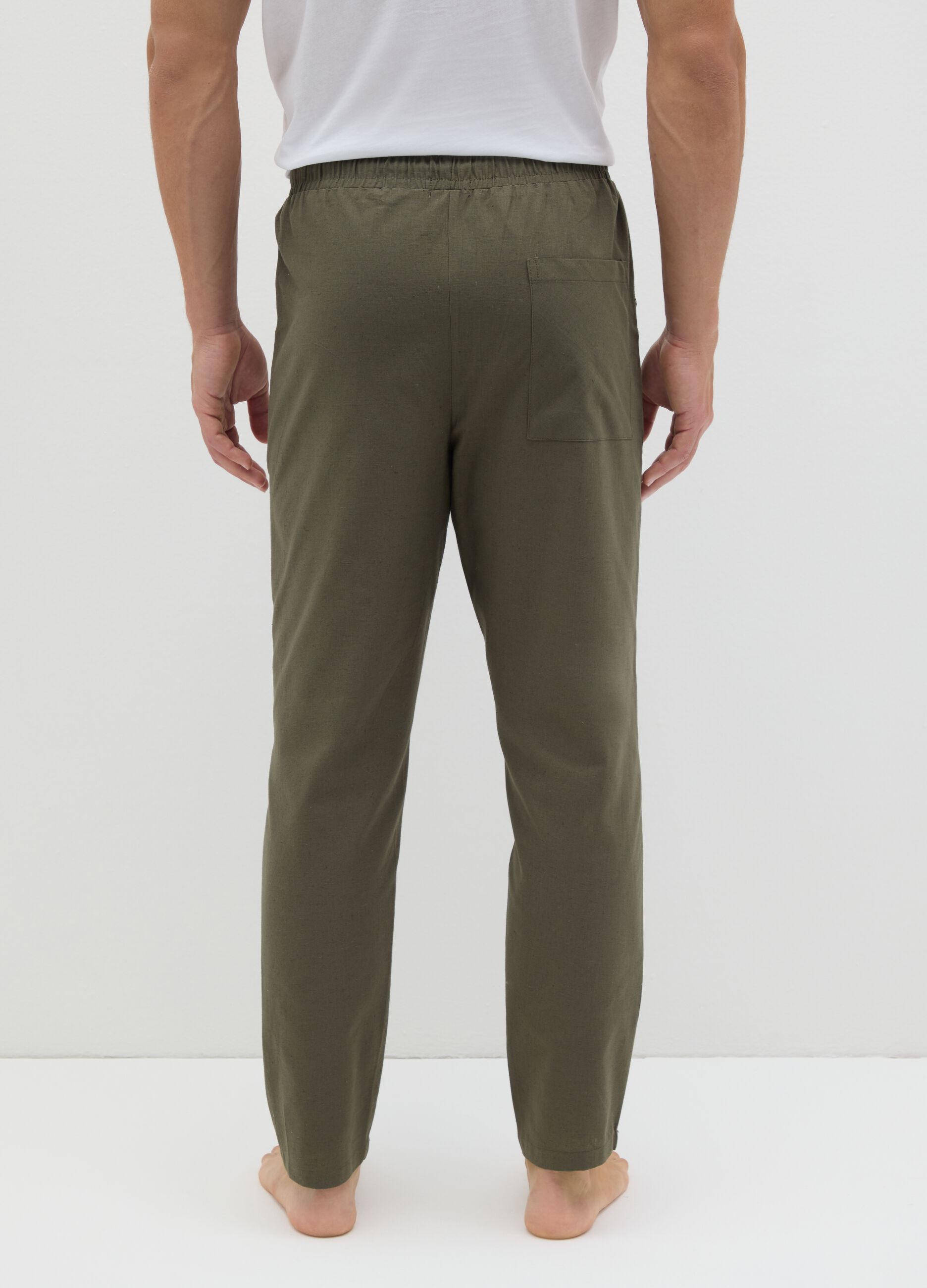 Men's green regular fit cotton blend trousers