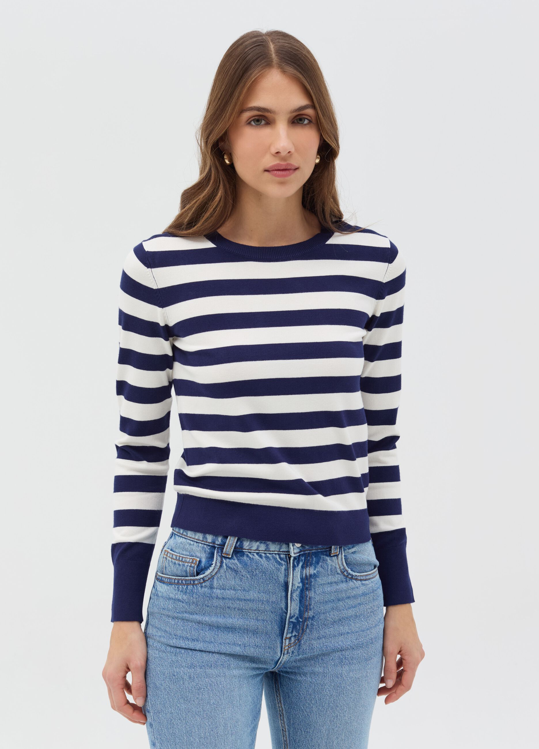 Long-sleeved top with striped pattern