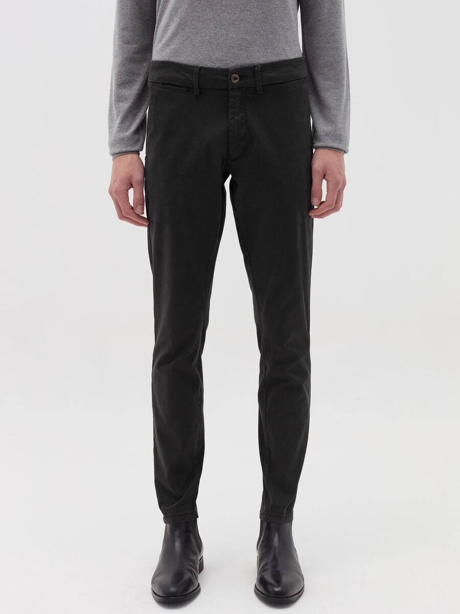Solid colour stretch cotton chino trousers_1