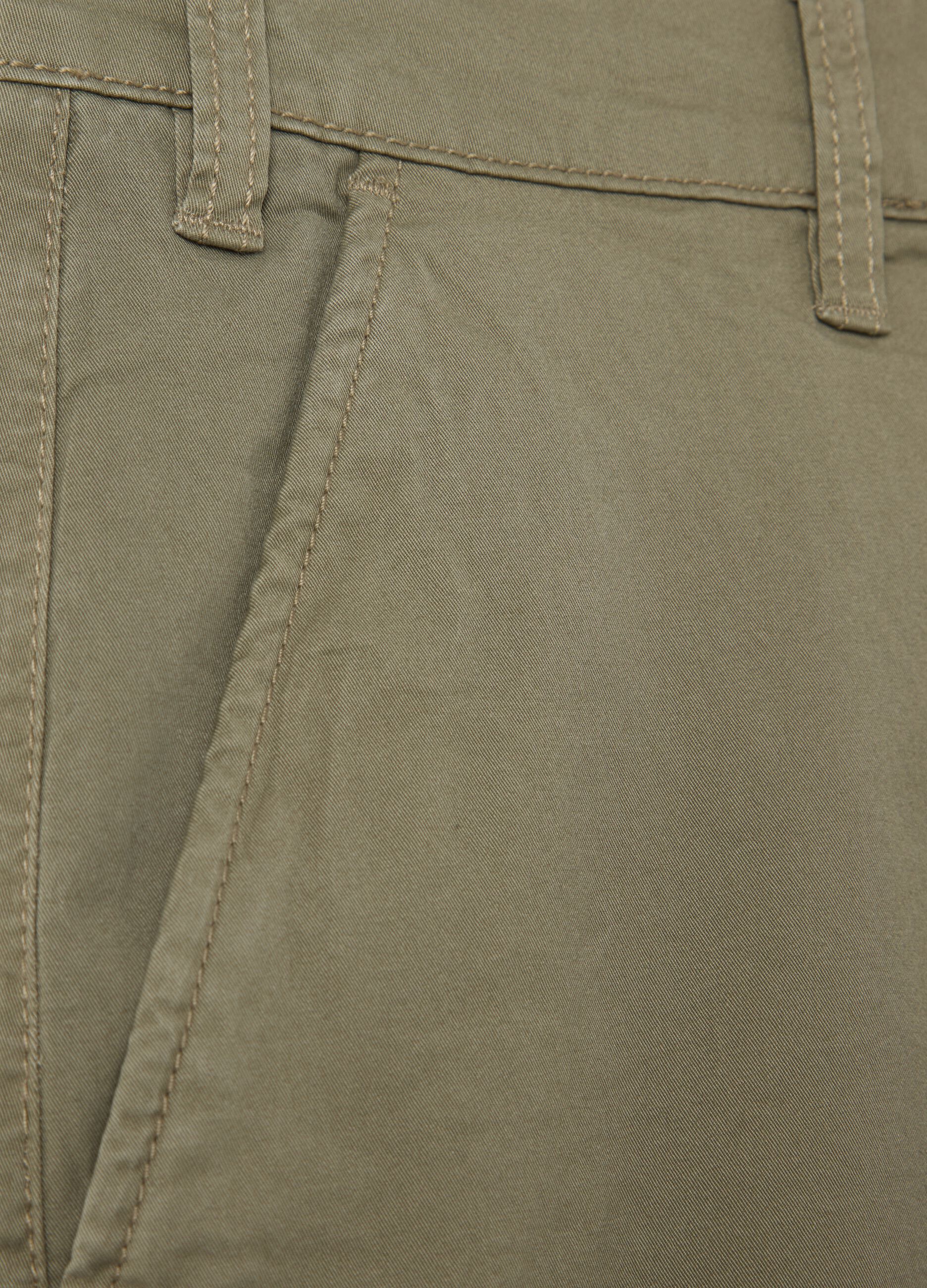 Men’s regular-fit green shorts in stretch cotton