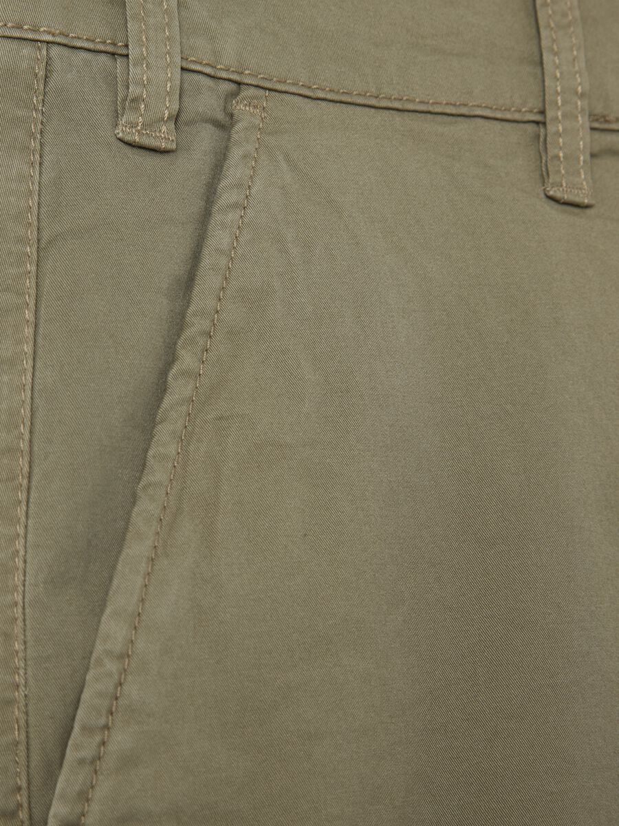 Men’s regular-fit green shorts in stretch cotton_5