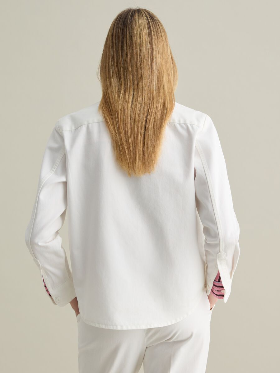 White shirt with paisley embroidery_2