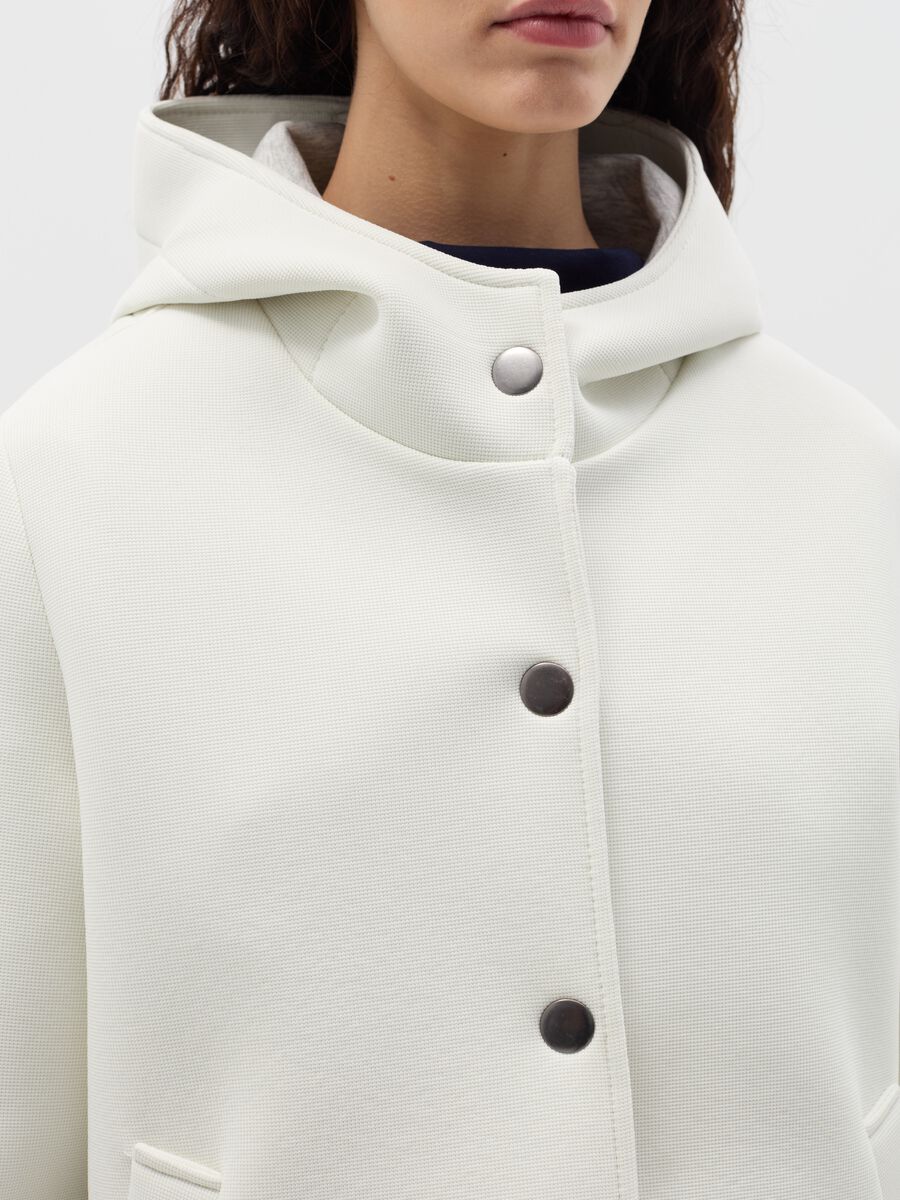 Short jacket with hood and buttons_2