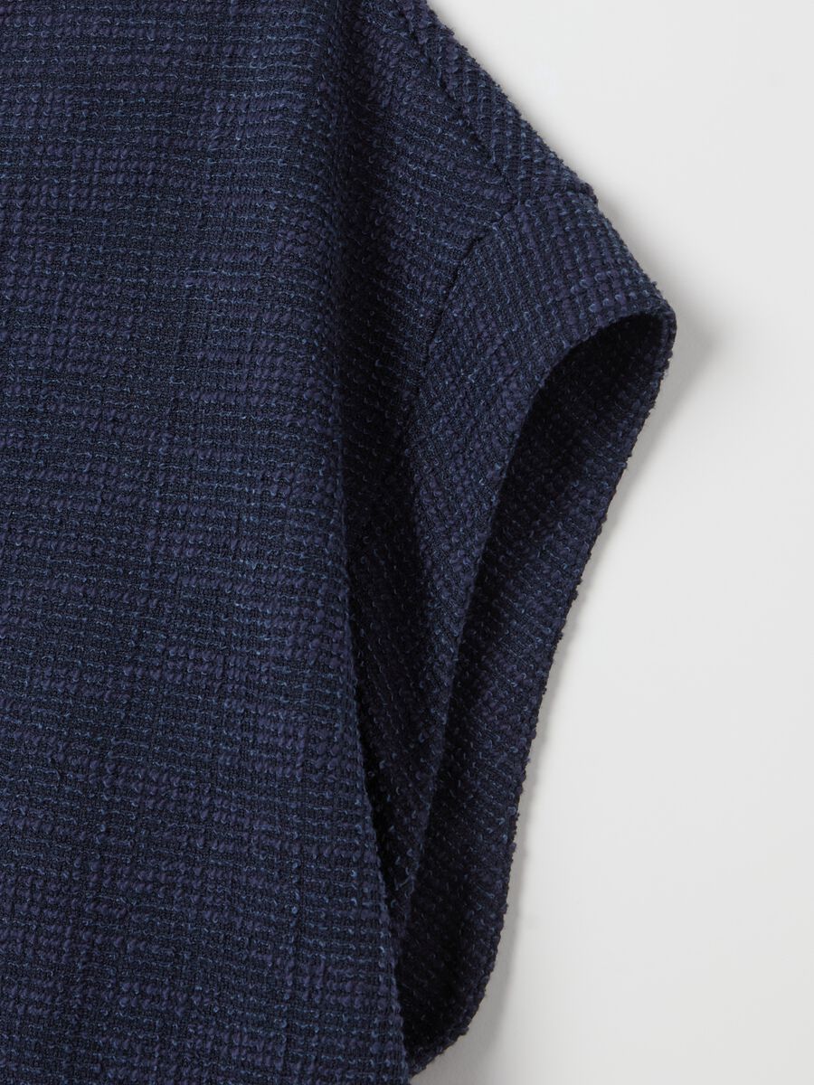 Curvy woven T-shirt with V neck_5