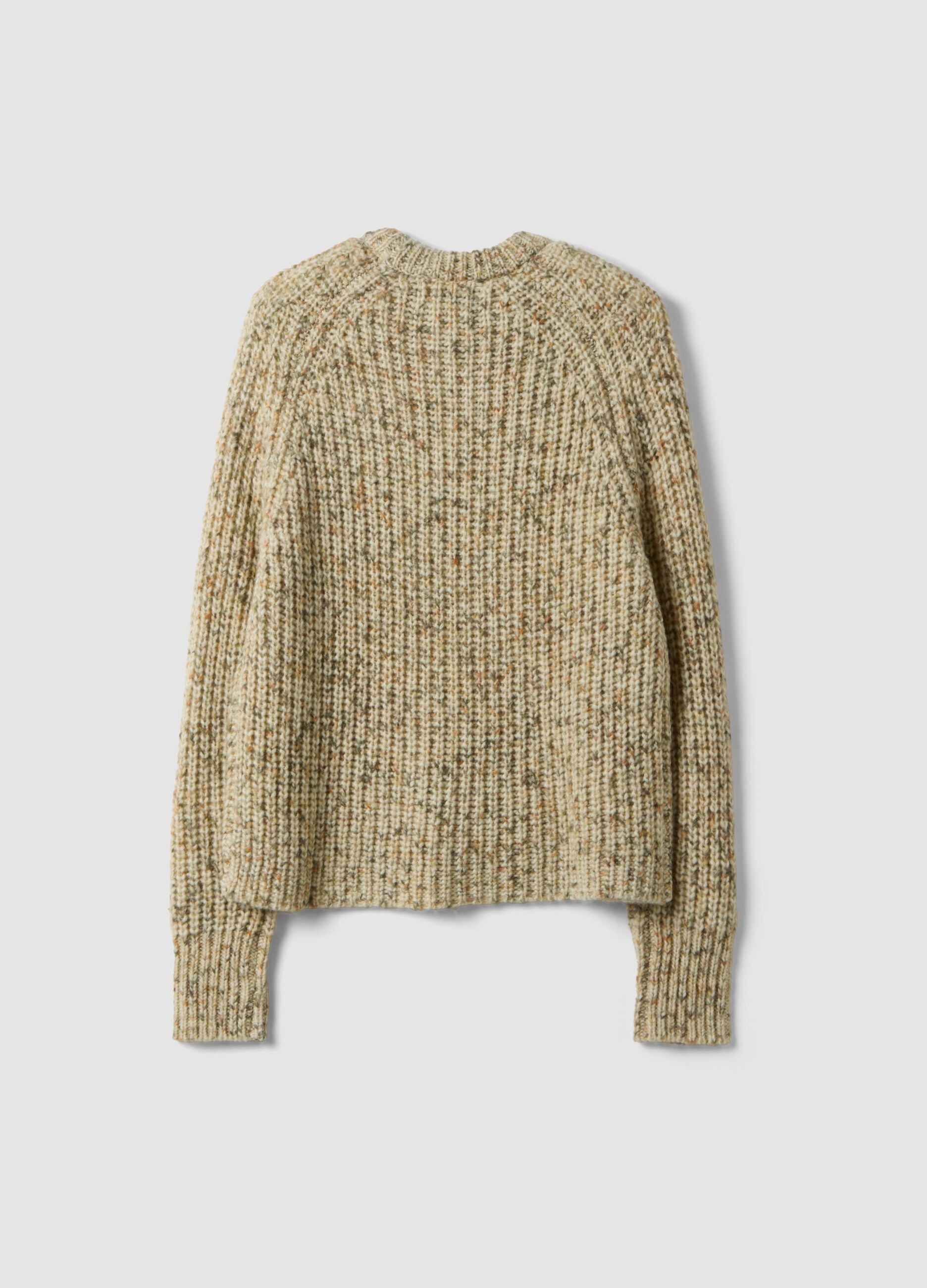 Maglia girocollo ecr&ugrave; in misto lana verde salvia arancione