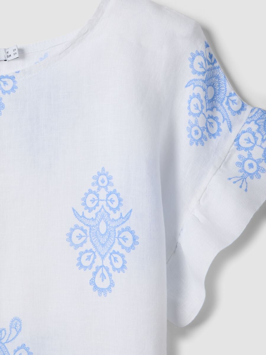 Blusa bianca in puro lino con ricami e maniche a volant regular fit_5
