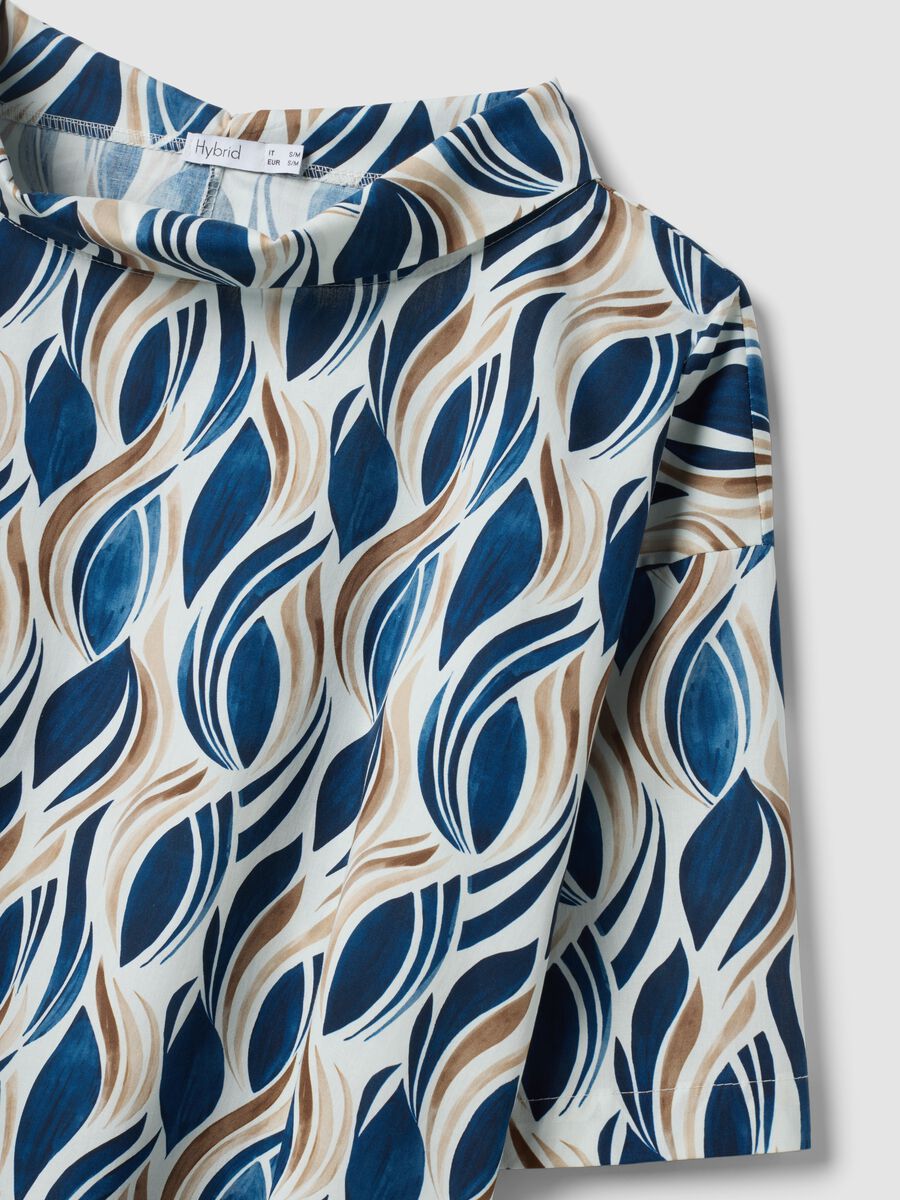 Maglia multicolor in cotone elasticizzato con collo morbido_1