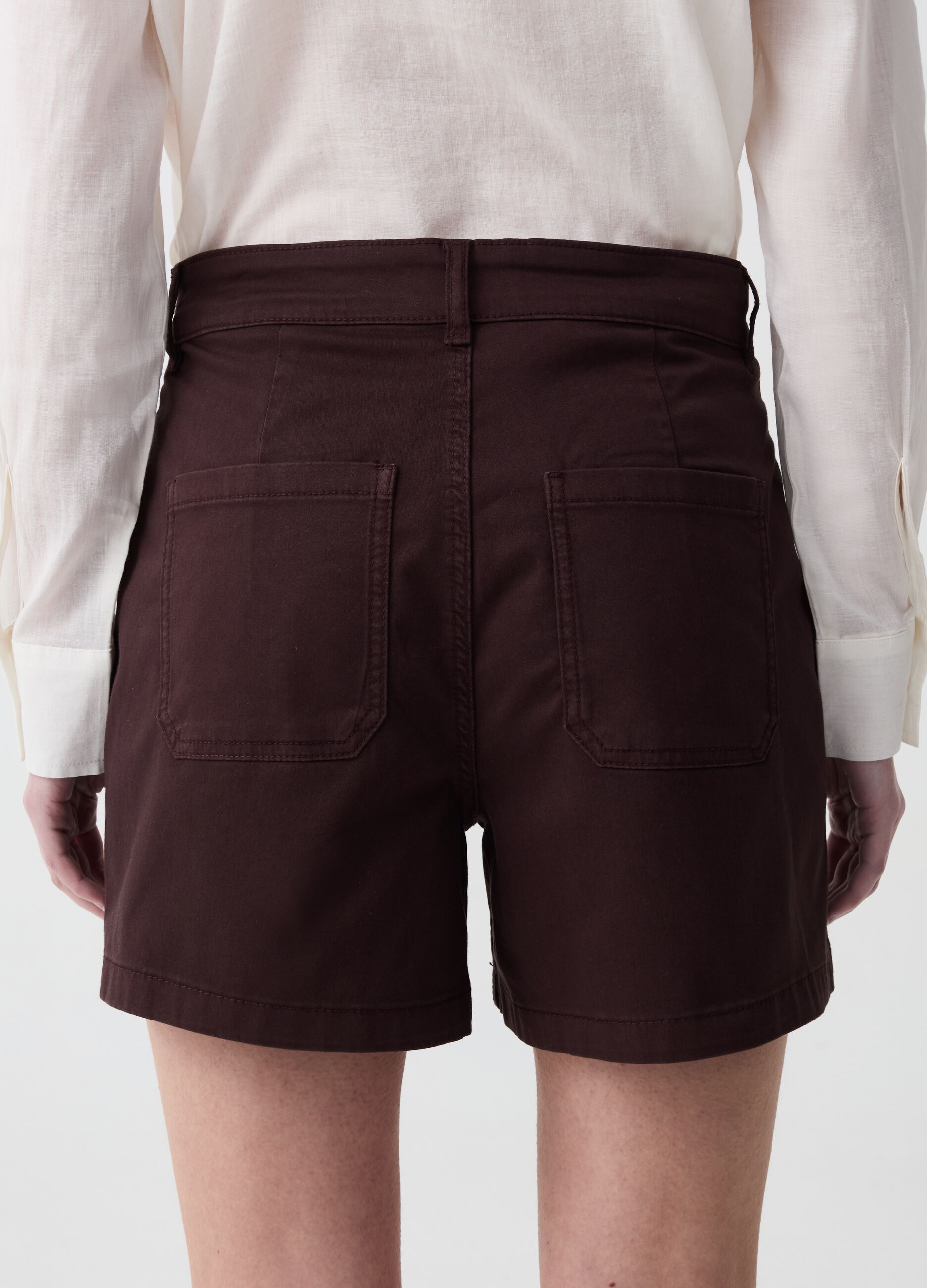Shorts in cotone stretch con tasche