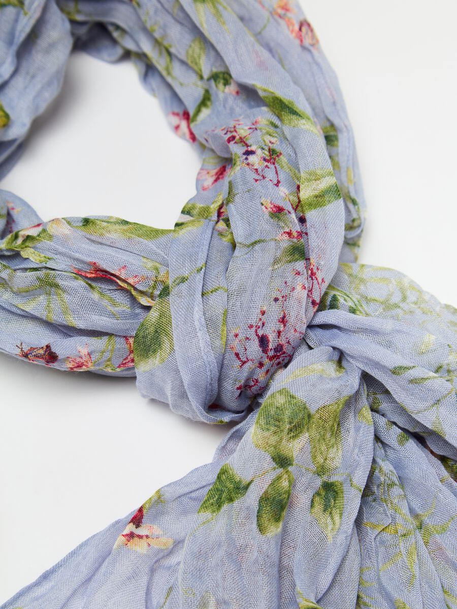 Crinkle-effect scarf with floral print_1