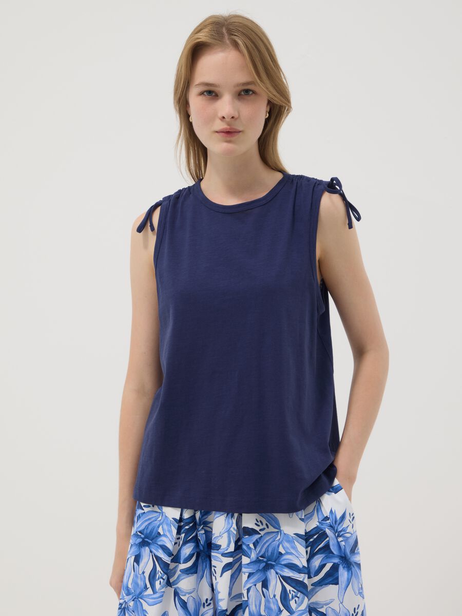 Tank top blu in puro cotone con laccetti sulle spalle_1