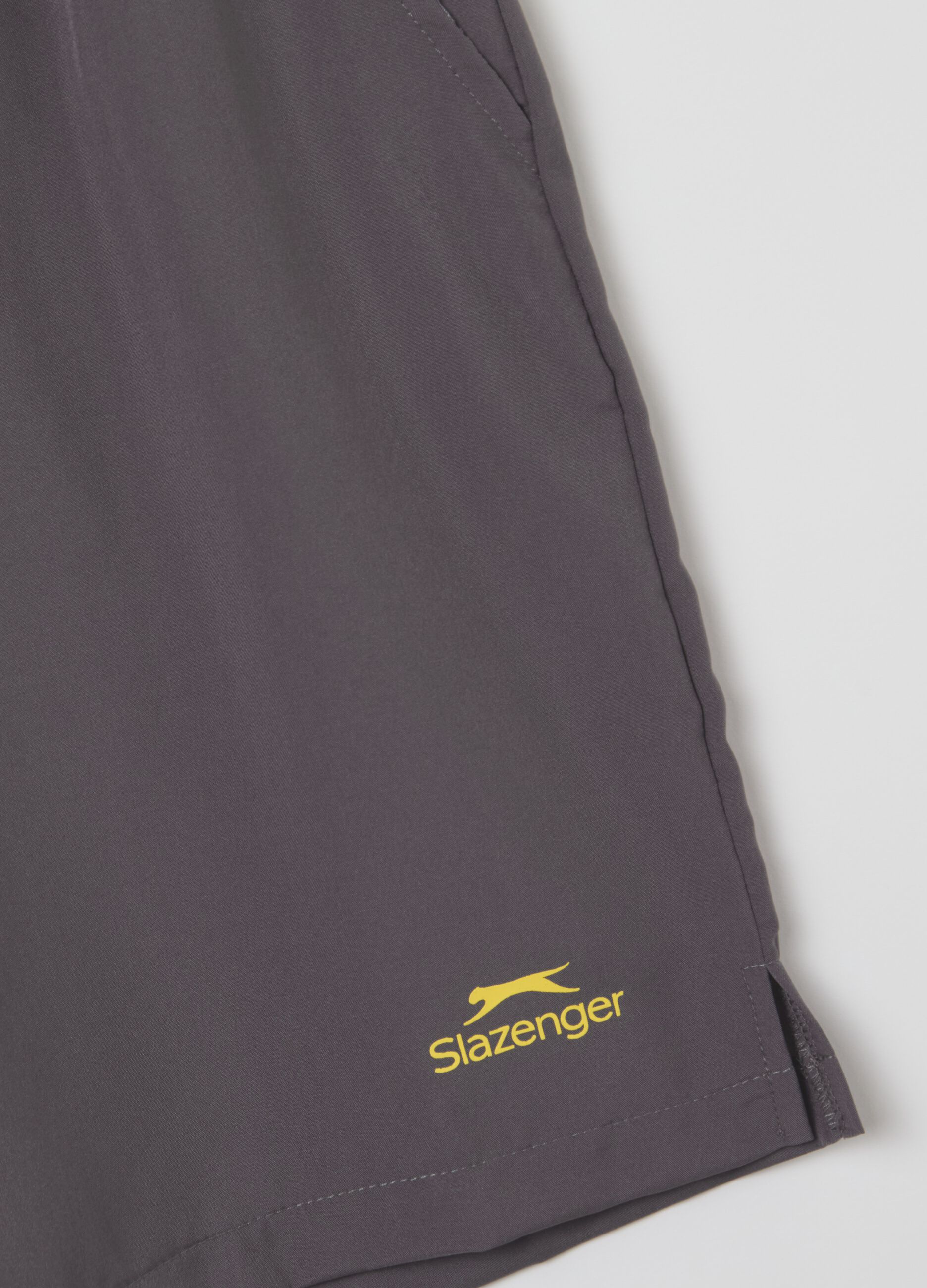 Bermuda in tessuto tecnico SLAZENGER