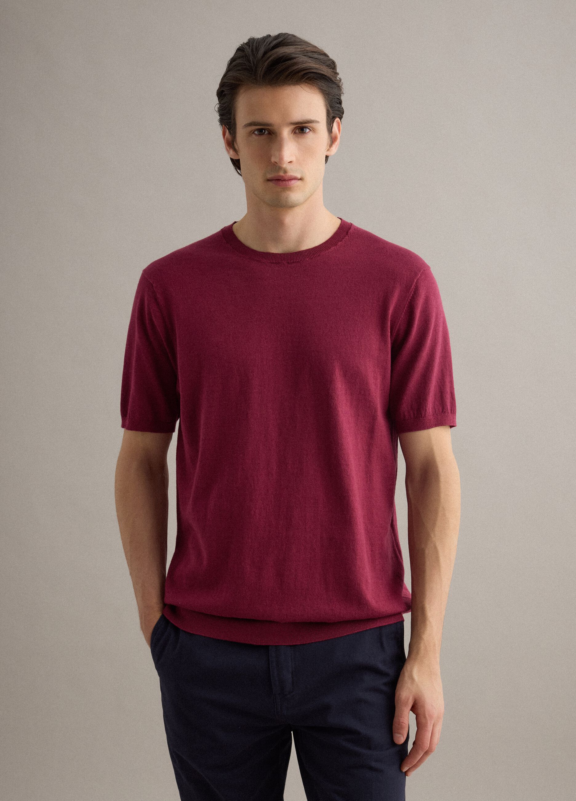 Short sleeve T-shirt in red cotton, linen and silk blend regular fit