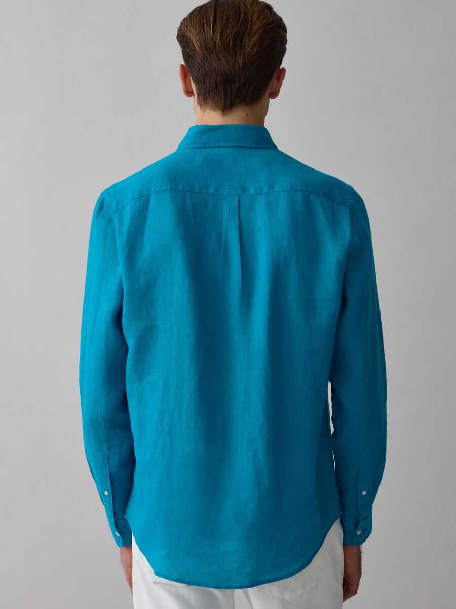 Camicia regular fit in lino button-down_2