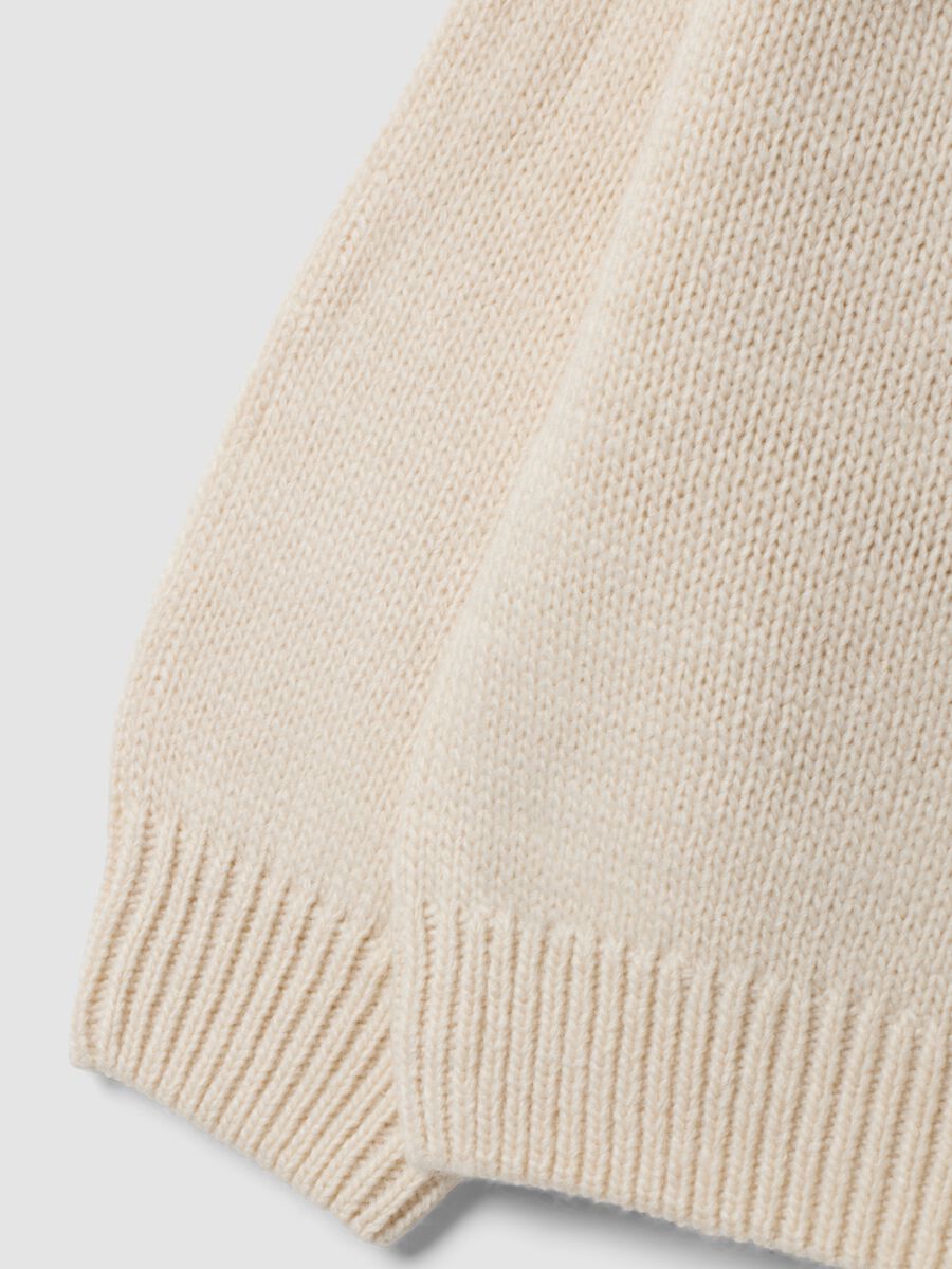 Maglione beige girocollo con fiore regular fit_3