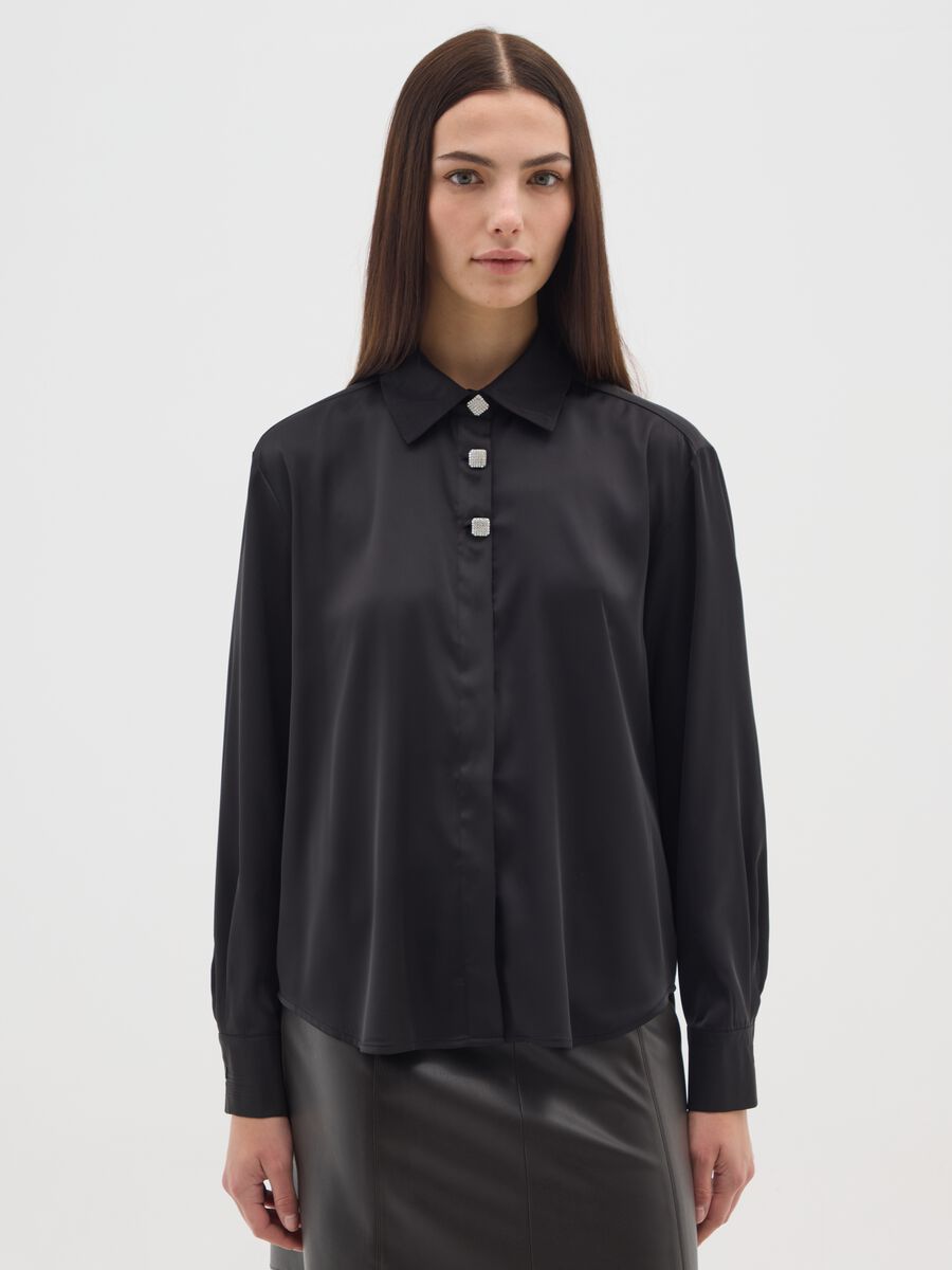 Black satin shirt with long sleeves and regular fit_0