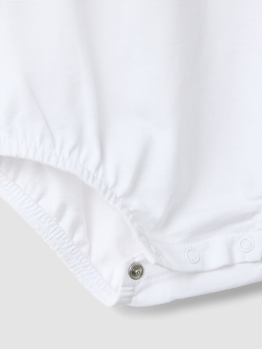 White organic cotton baby bodysuit with embroidery_3