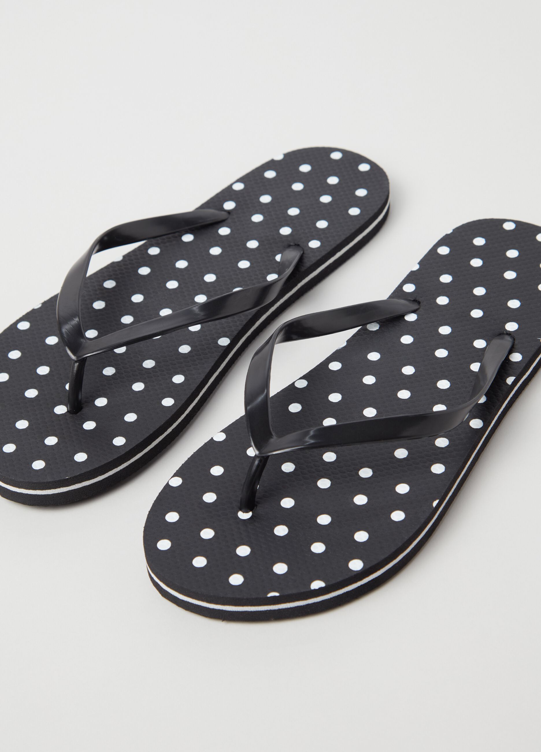 Thong sandals with polka dot print