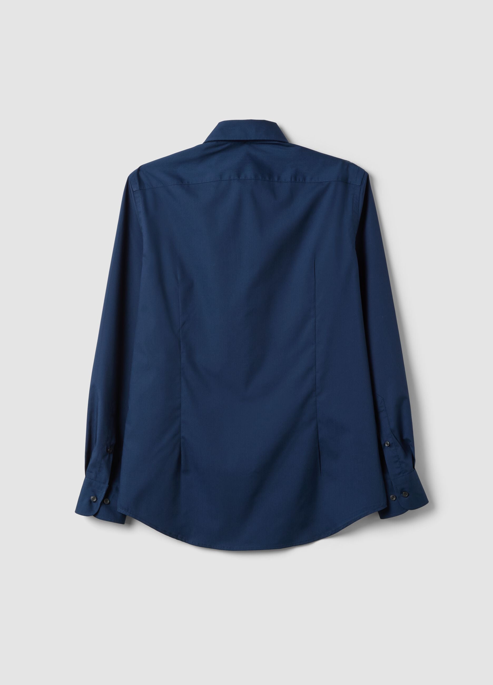Blue slim-fit shirt with button-down collar, easy iron