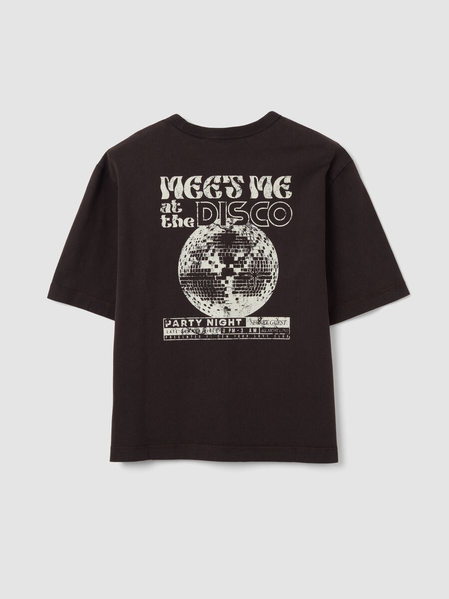 T-shirt grigia in puro cotone over fit con scritta sul petto_5