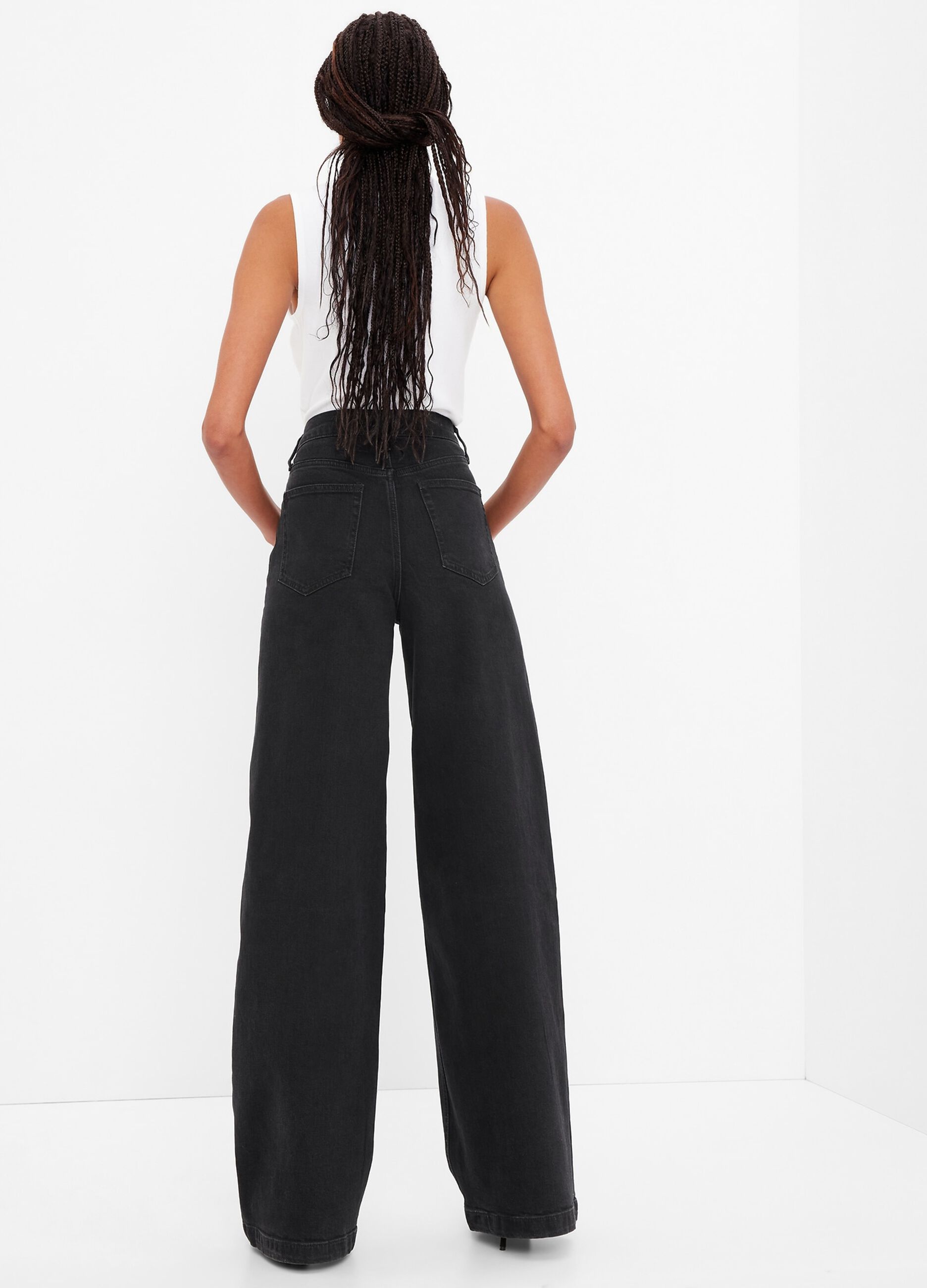 Wide-leg jeans with high waist