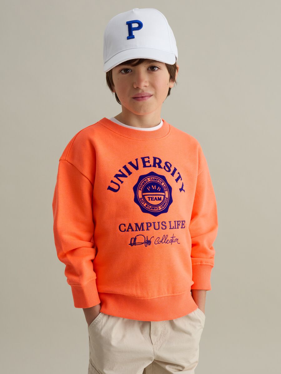 White baseball cap with logo embroidery_0