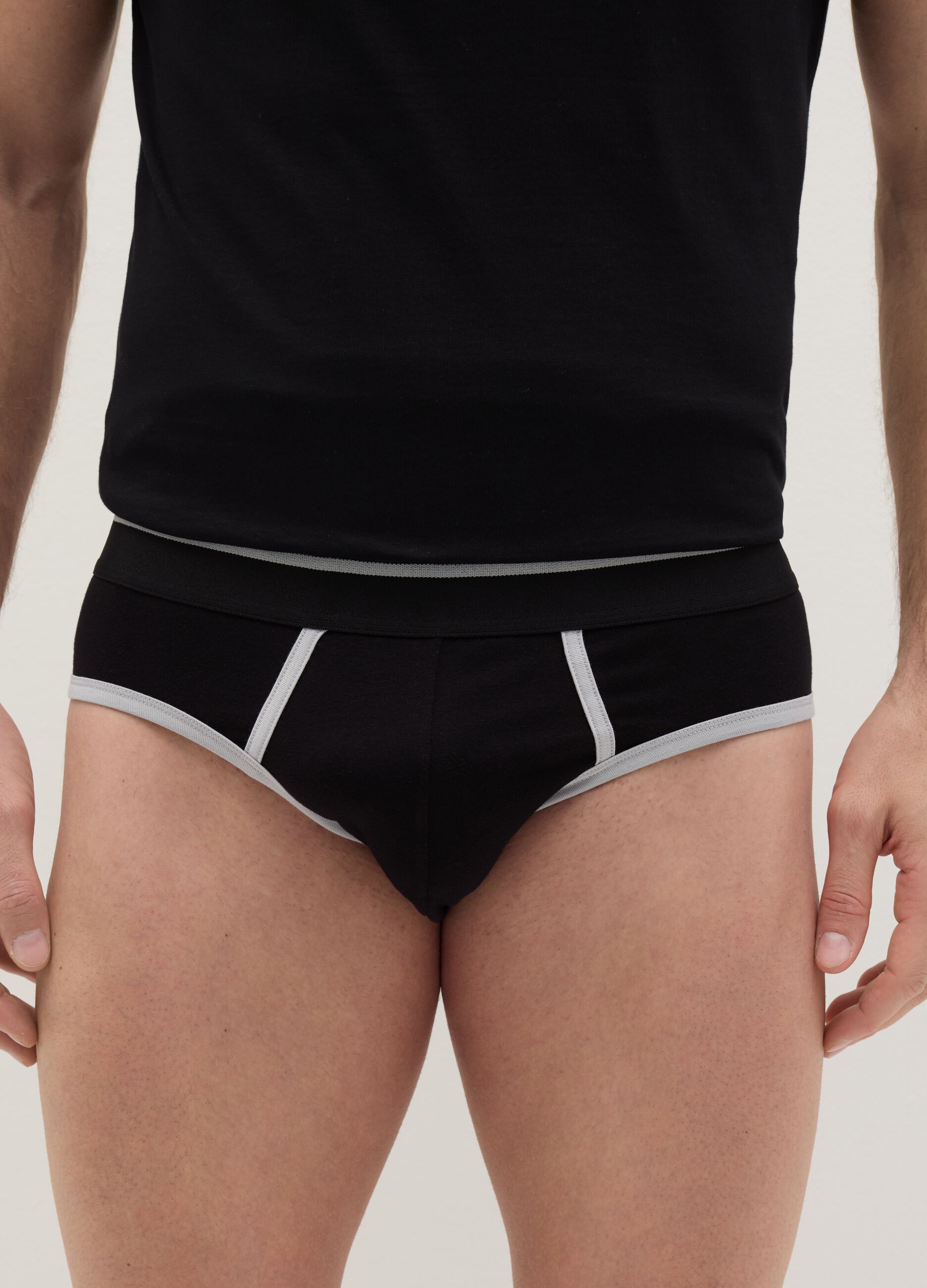 Stretch briefs with contrasting details