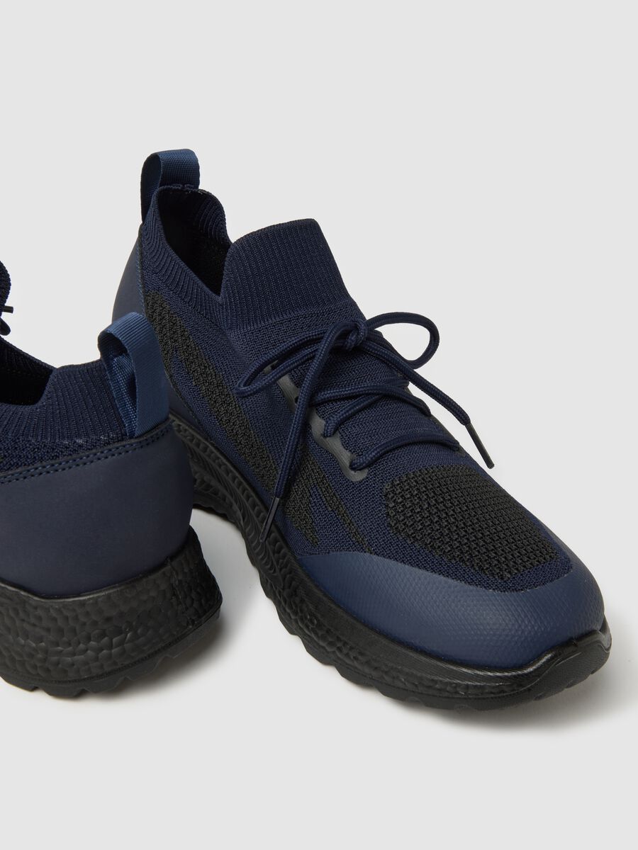 Sneakers blu in tessuto mesh con suola robusta_2