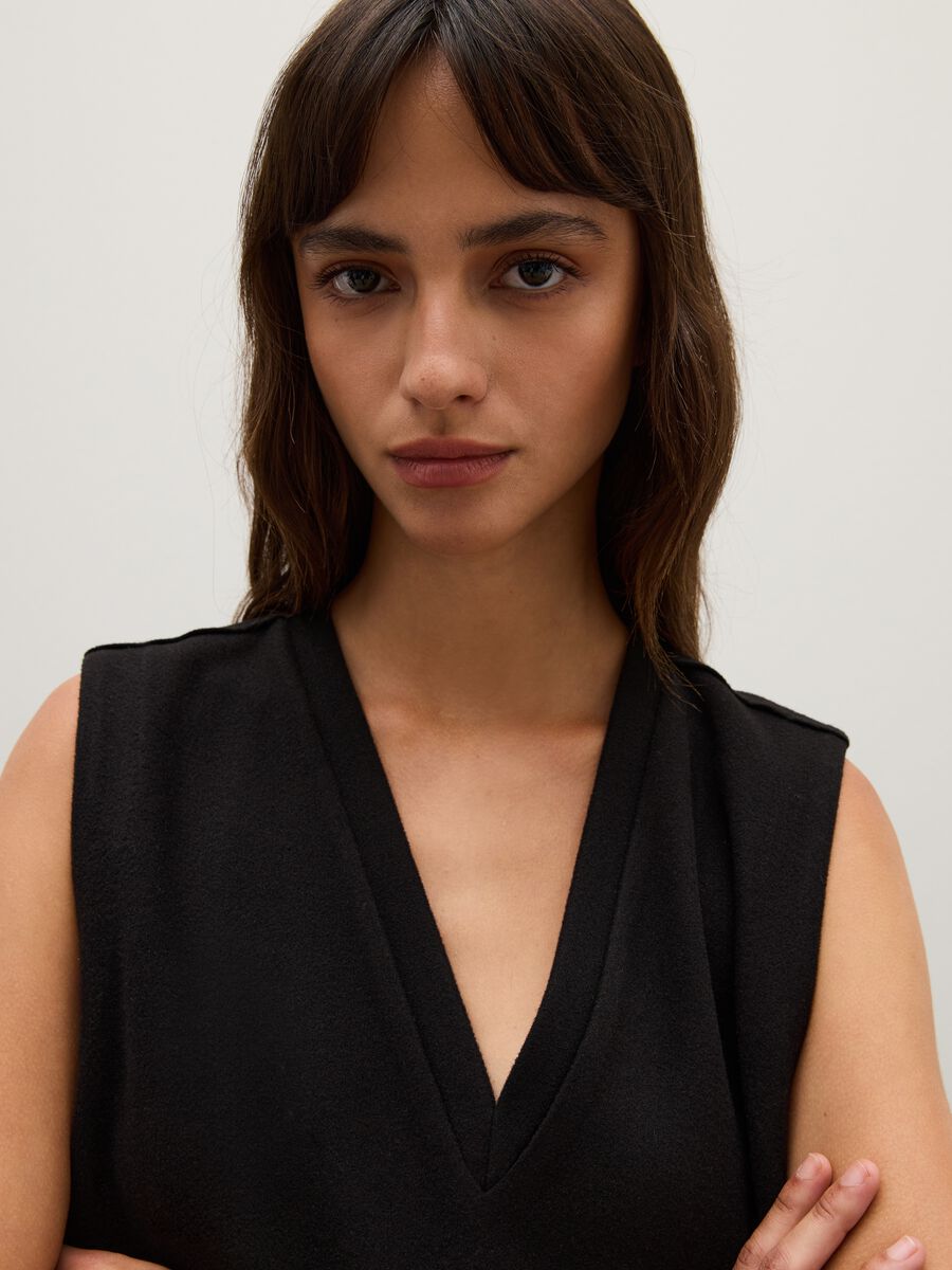 Long Sleeveless Black Dress_3