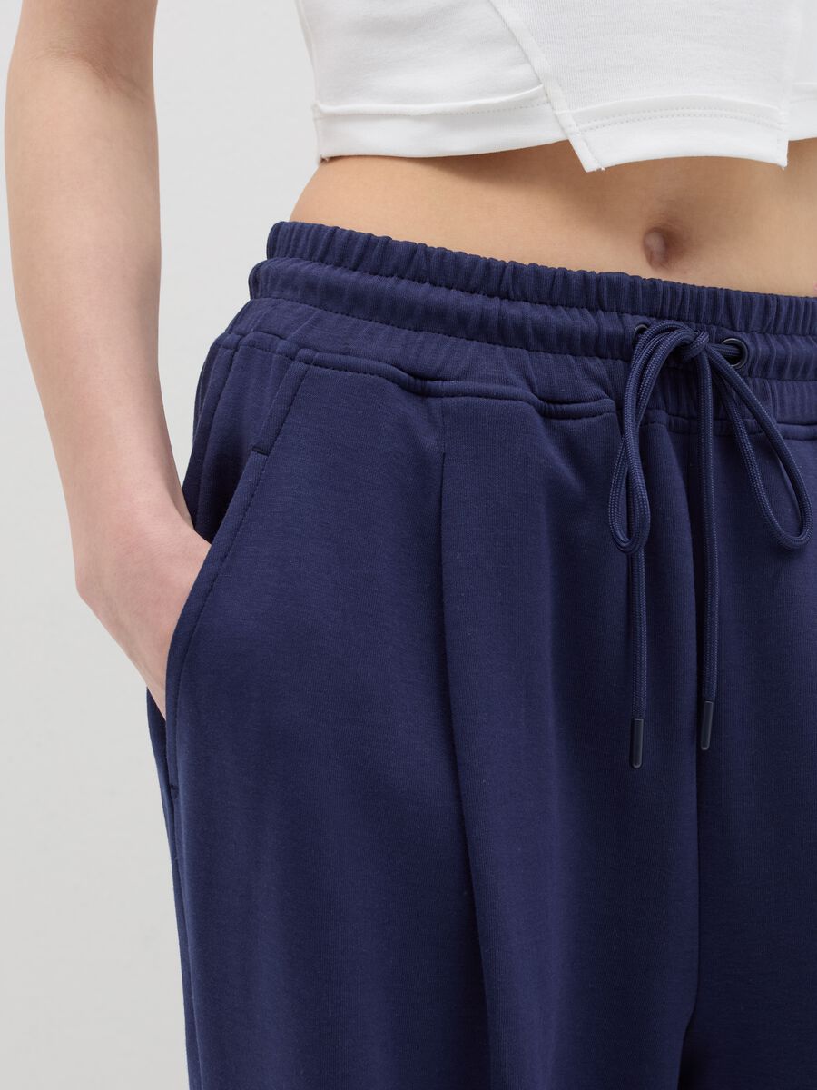 Wide-leg joggers with detail at the waist_3