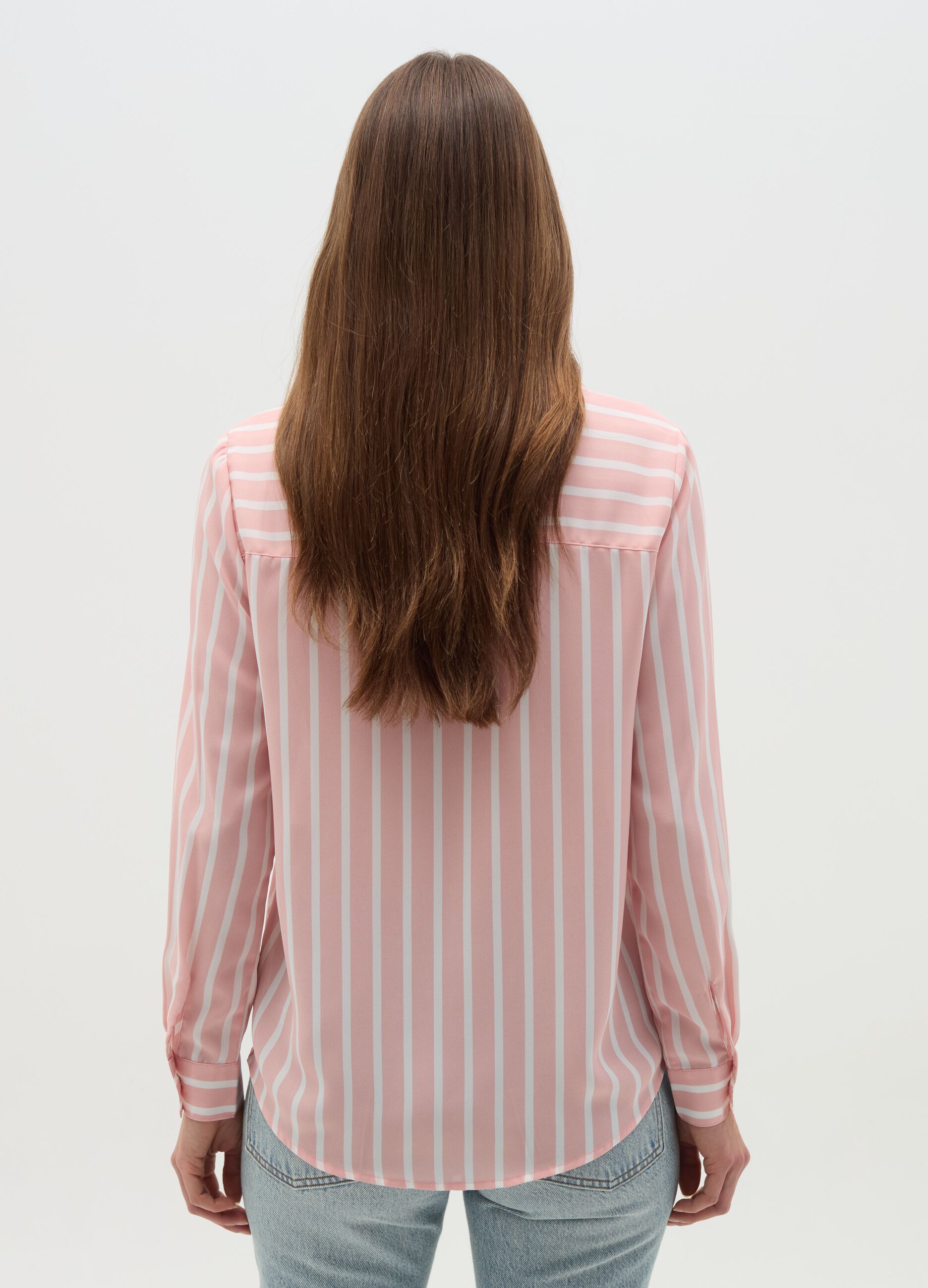 Shirt with all-over print.