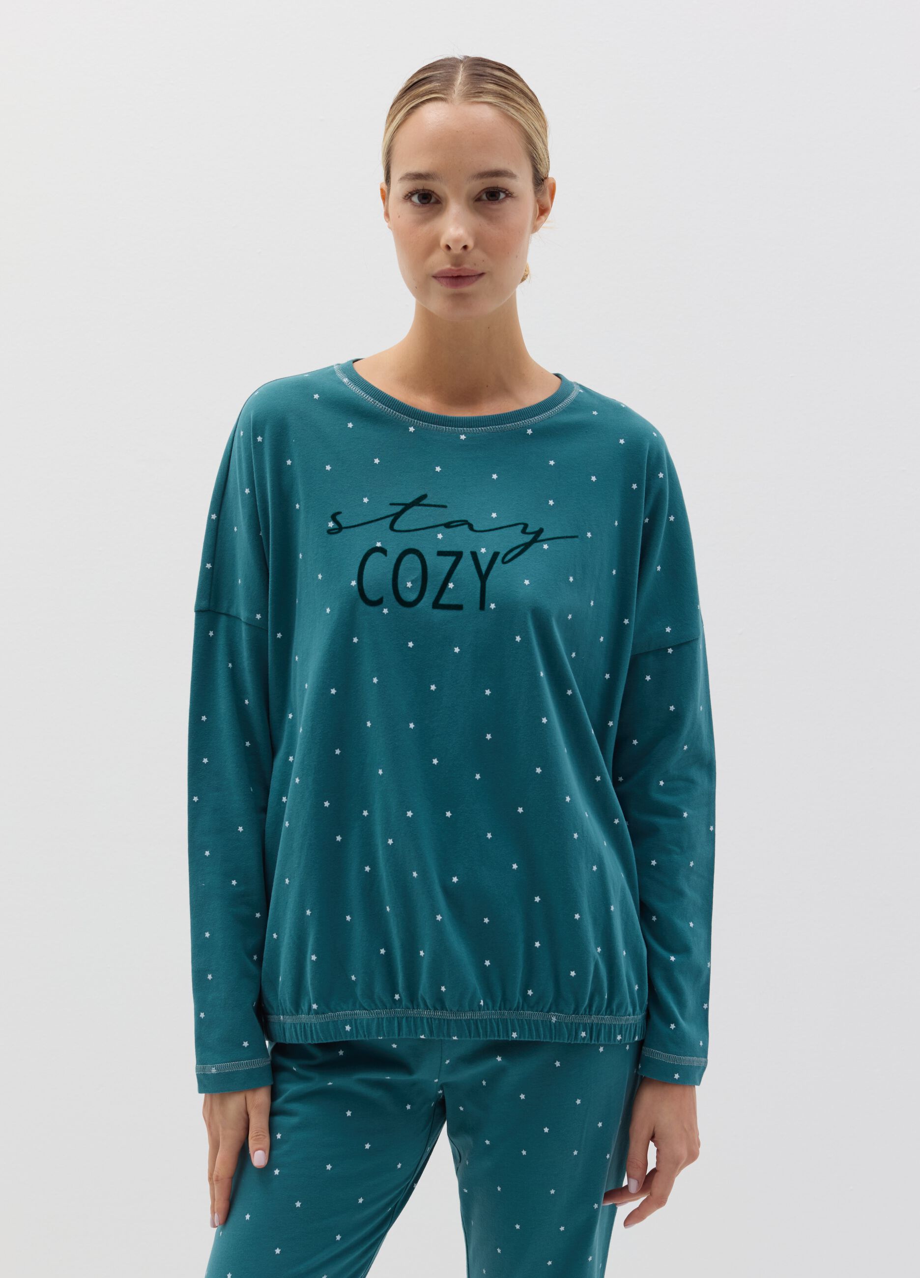 Pyjama top with &ldquo;Stay Cozy&rdquo; print
