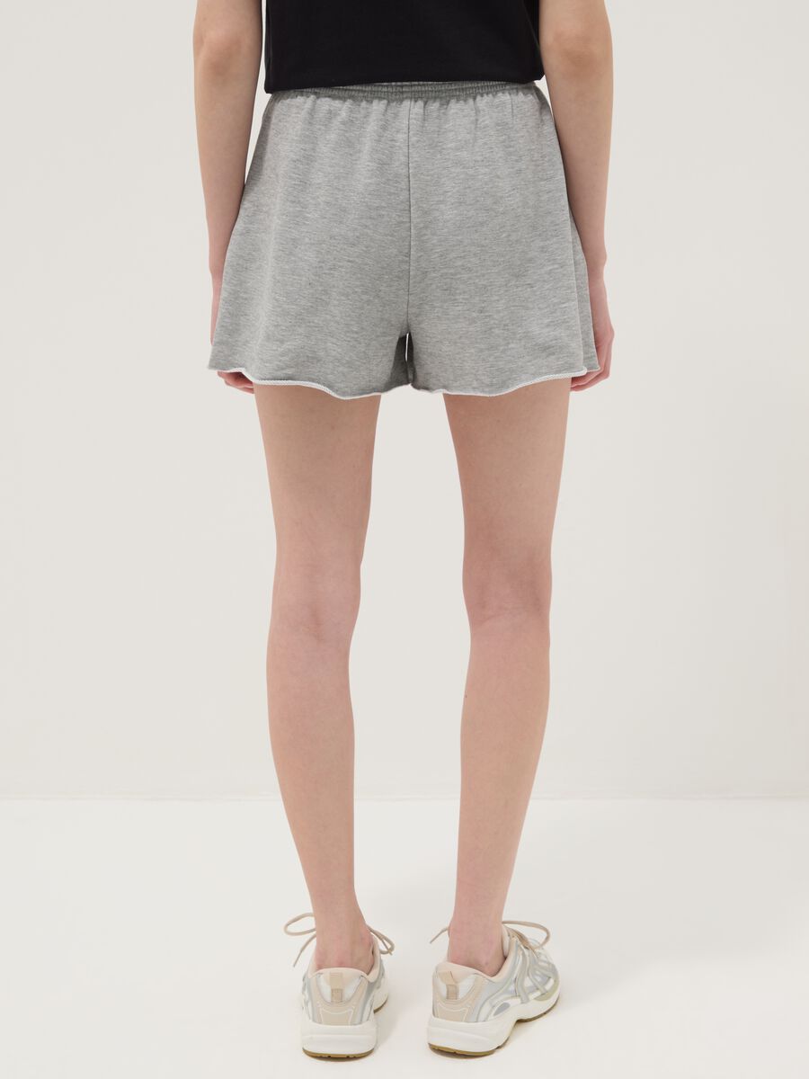 Grey cotton-blend shorts with elasticated waist_2