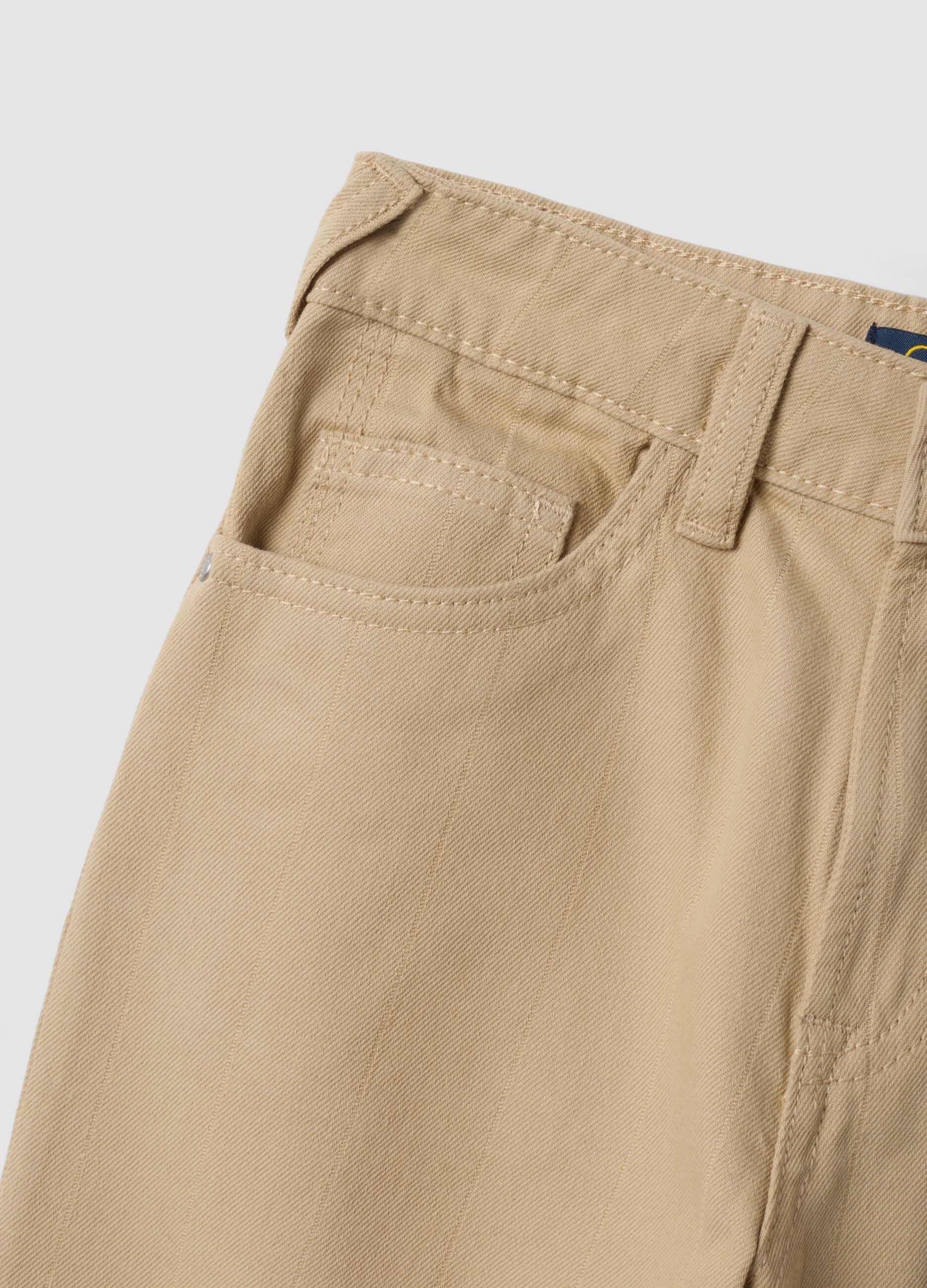 Pantaloni beige in cotone elasticizzato relaxed fit per bambino