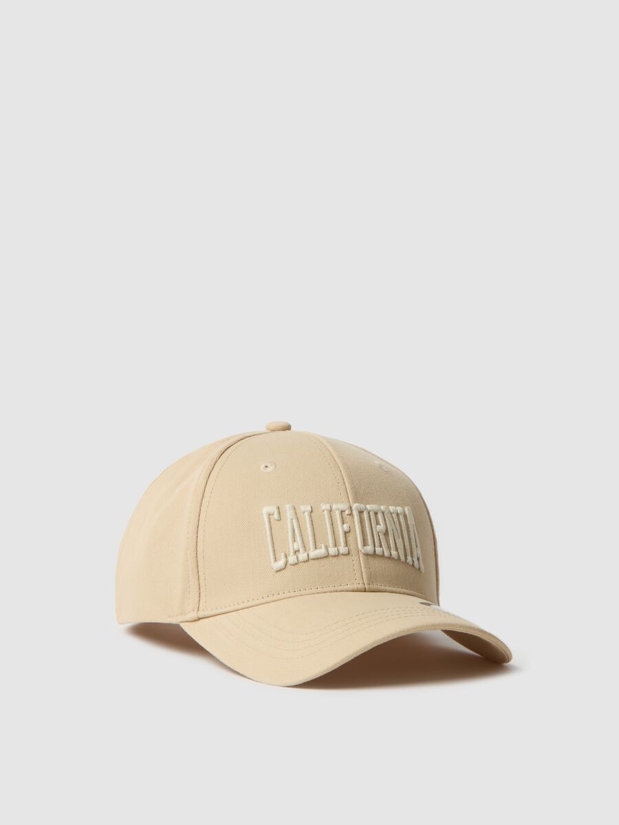 Baseball cap with "California" embroidery_0