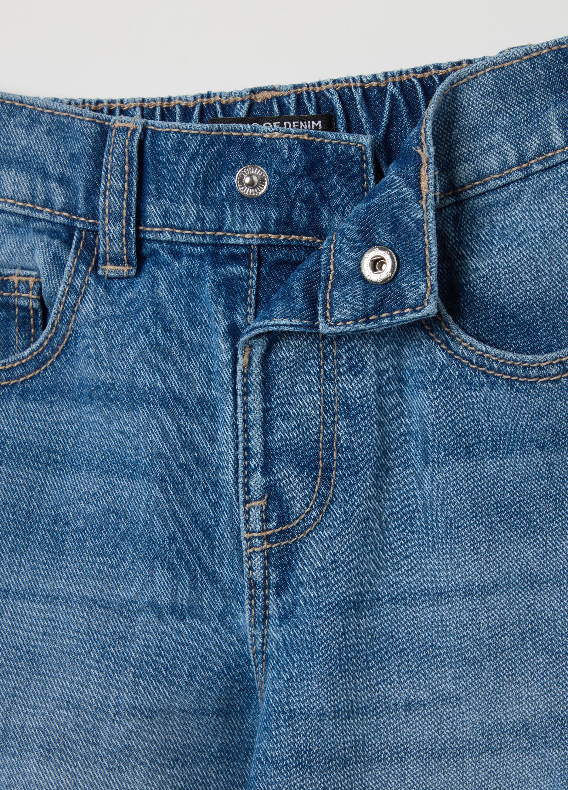 Wide-leg cargo jeans