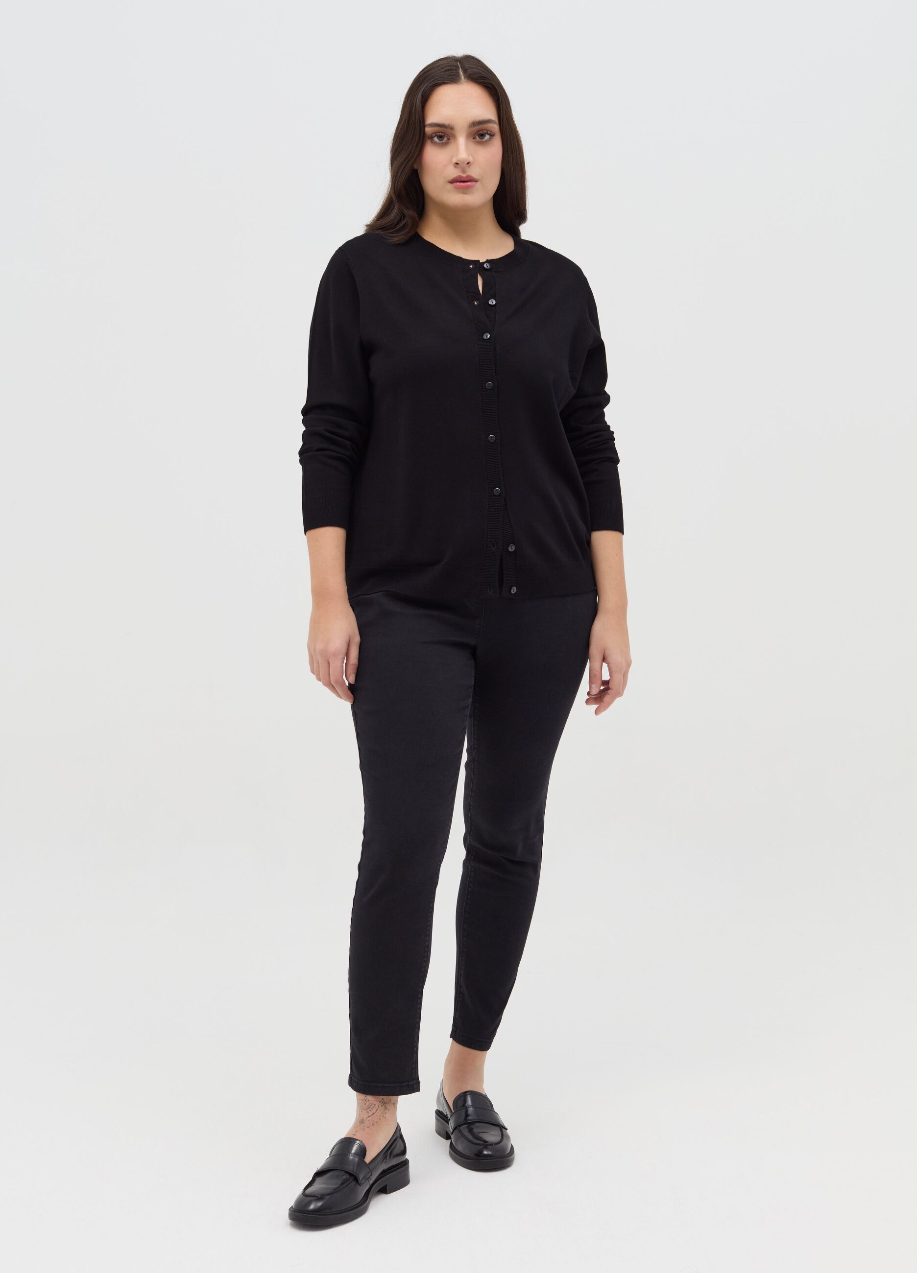 Curvy cardigan with round neck