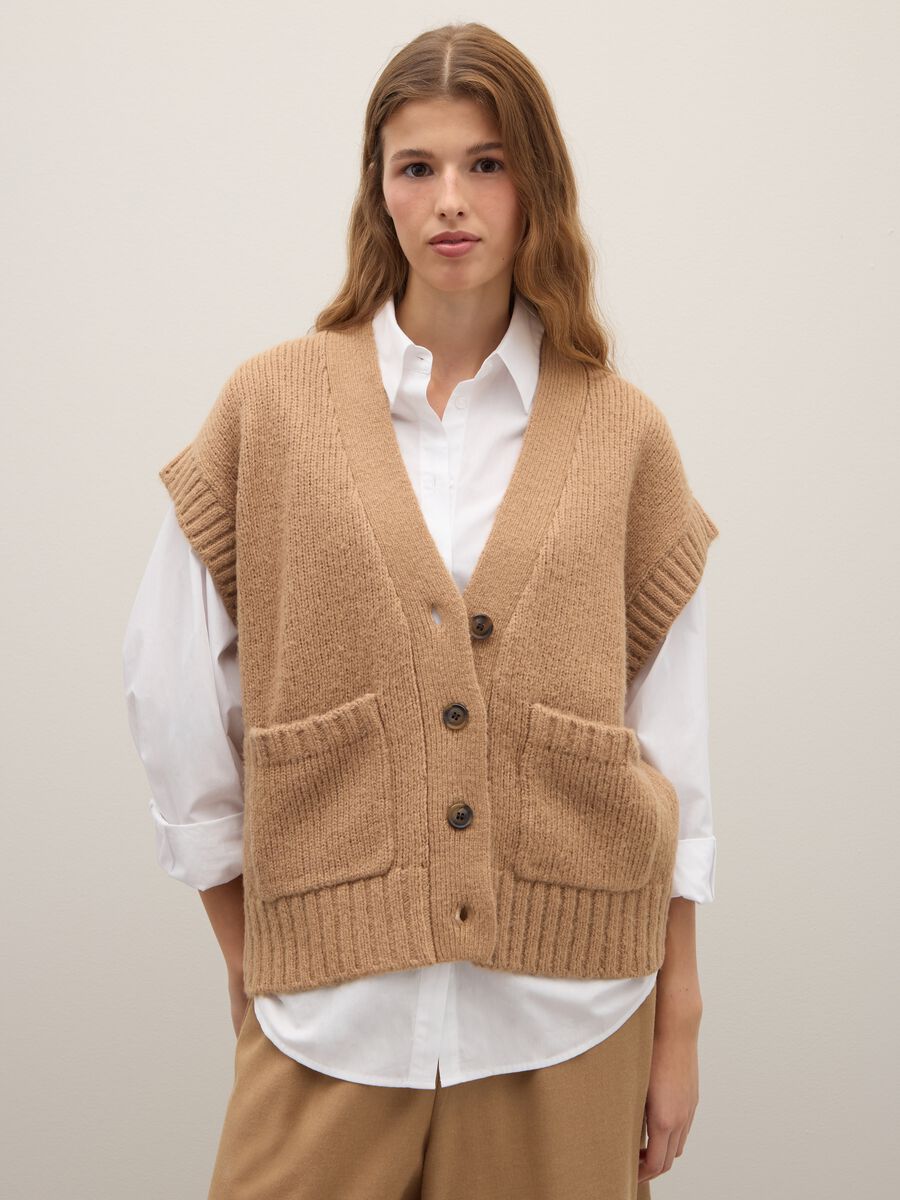 Brown long cotton-blend waistcoat with buttons and pockets_1