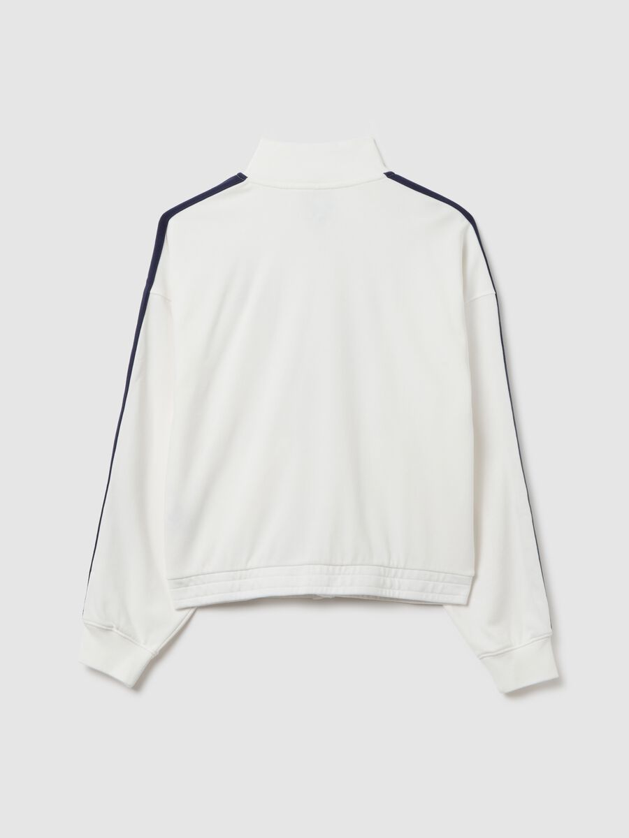 White sports jacket with blue details_2