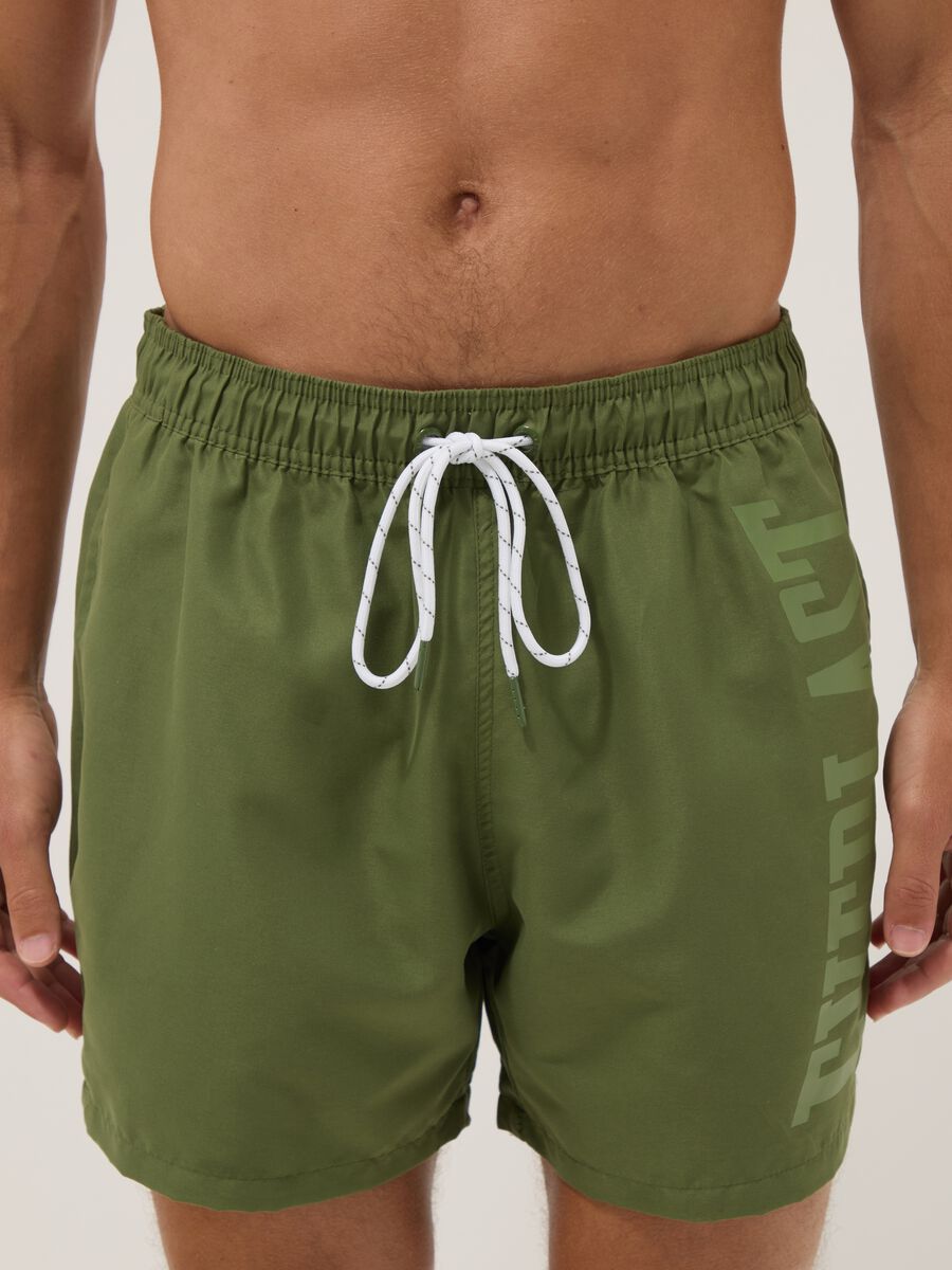 Green swim shorts with contrast drawstring_3