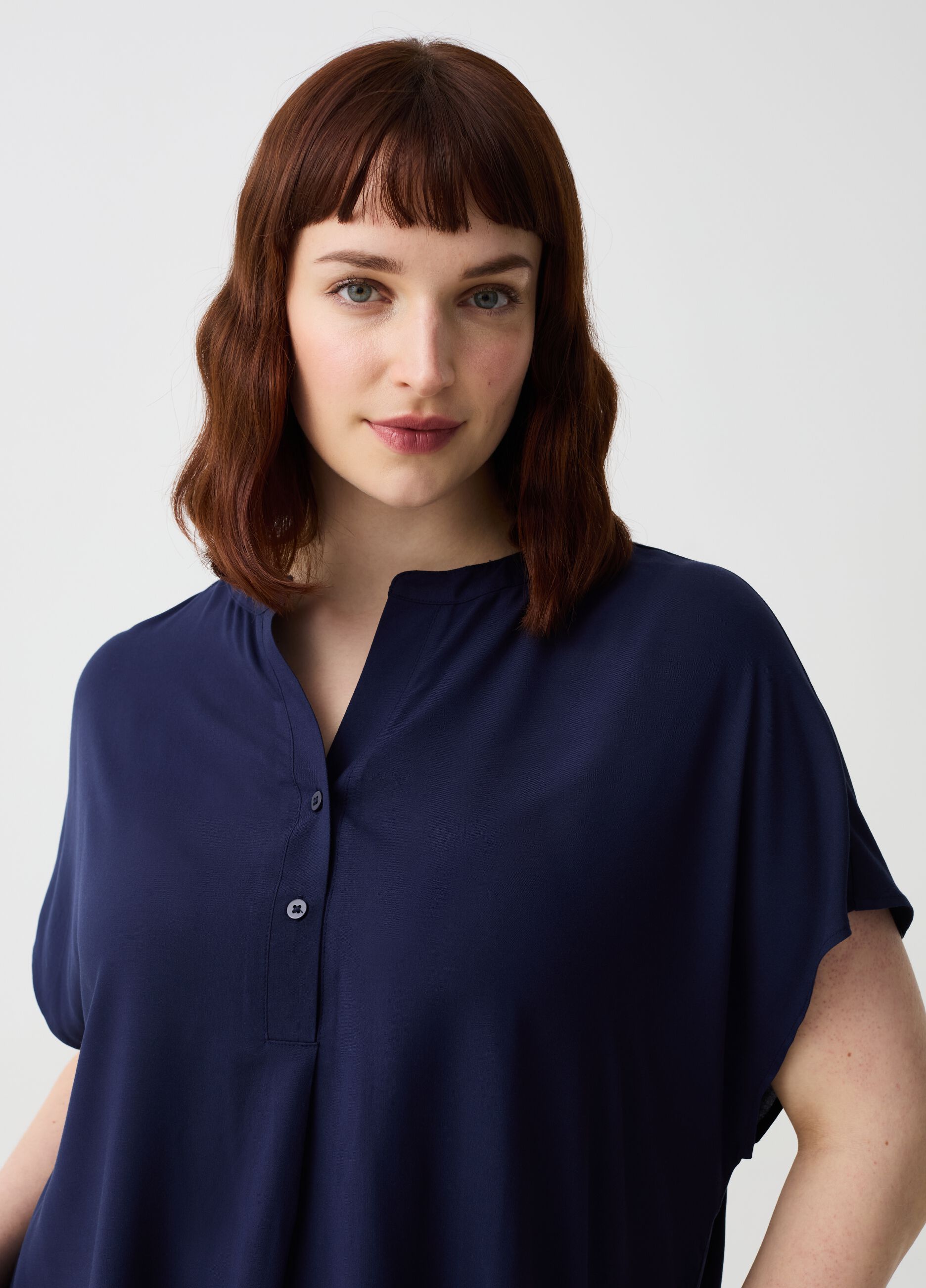 Curvy viscose blouse with buttons