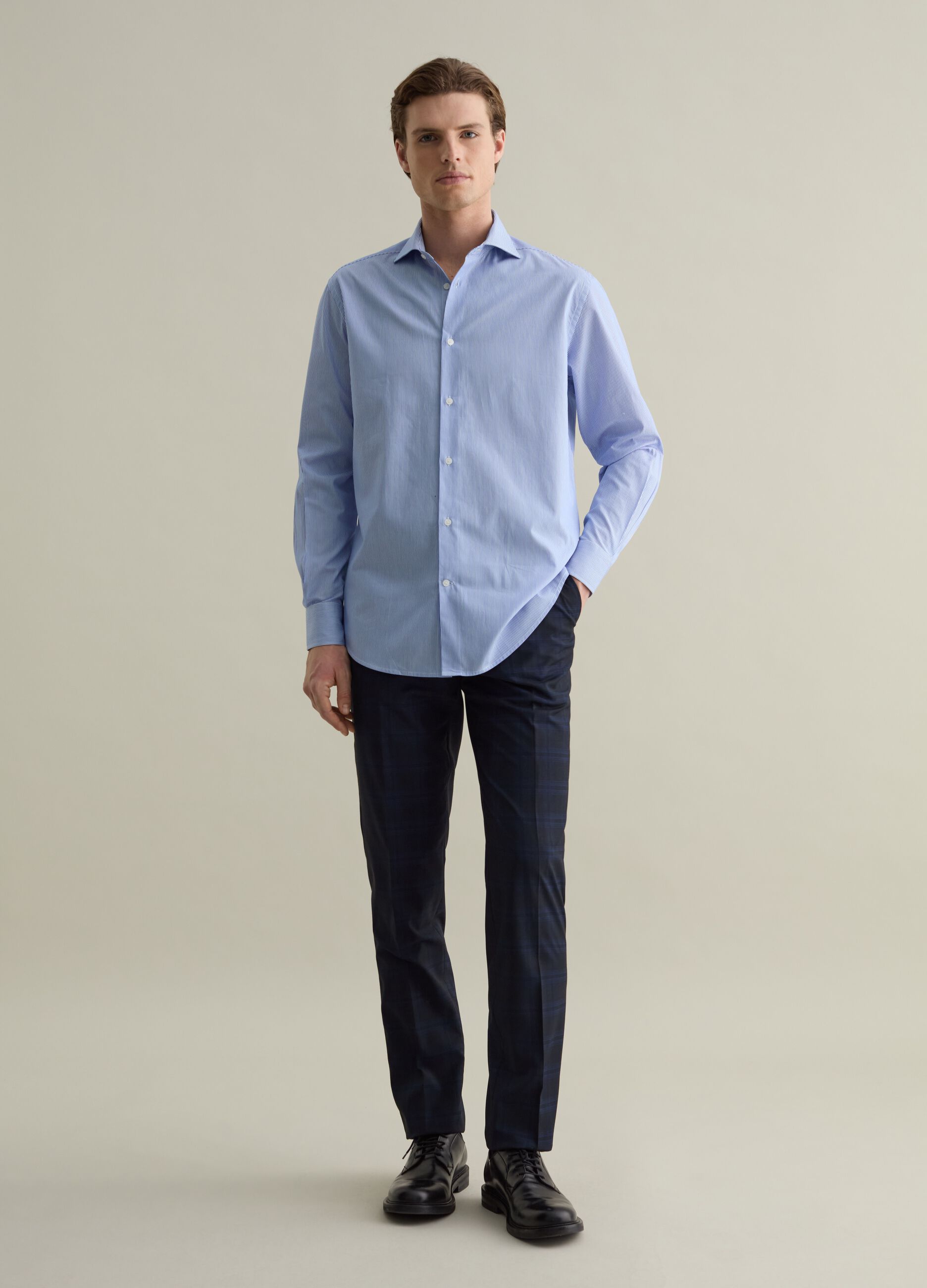 Regular-fit easy-iron shirt with thin stripes