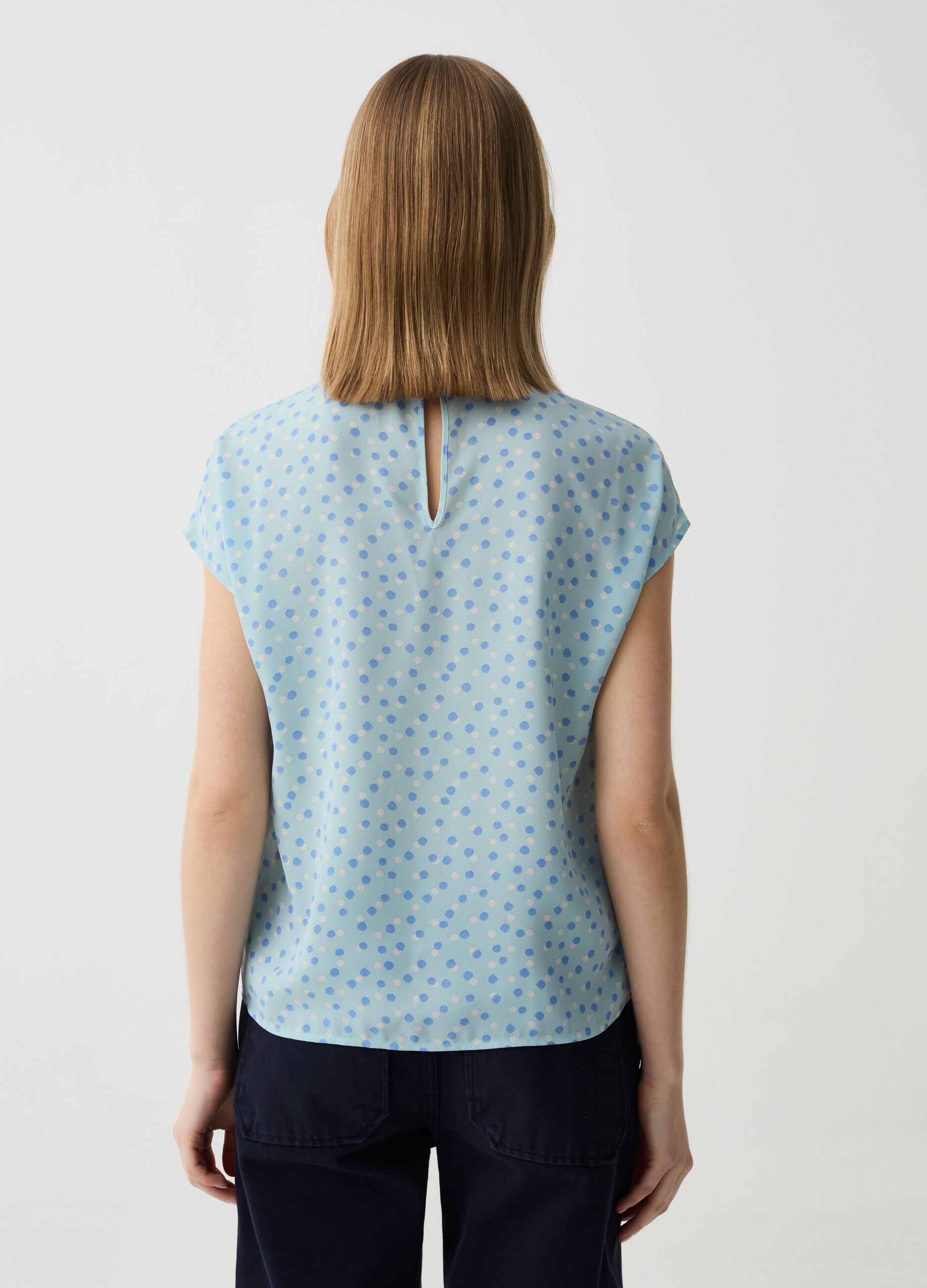 Short-sleeved blouse