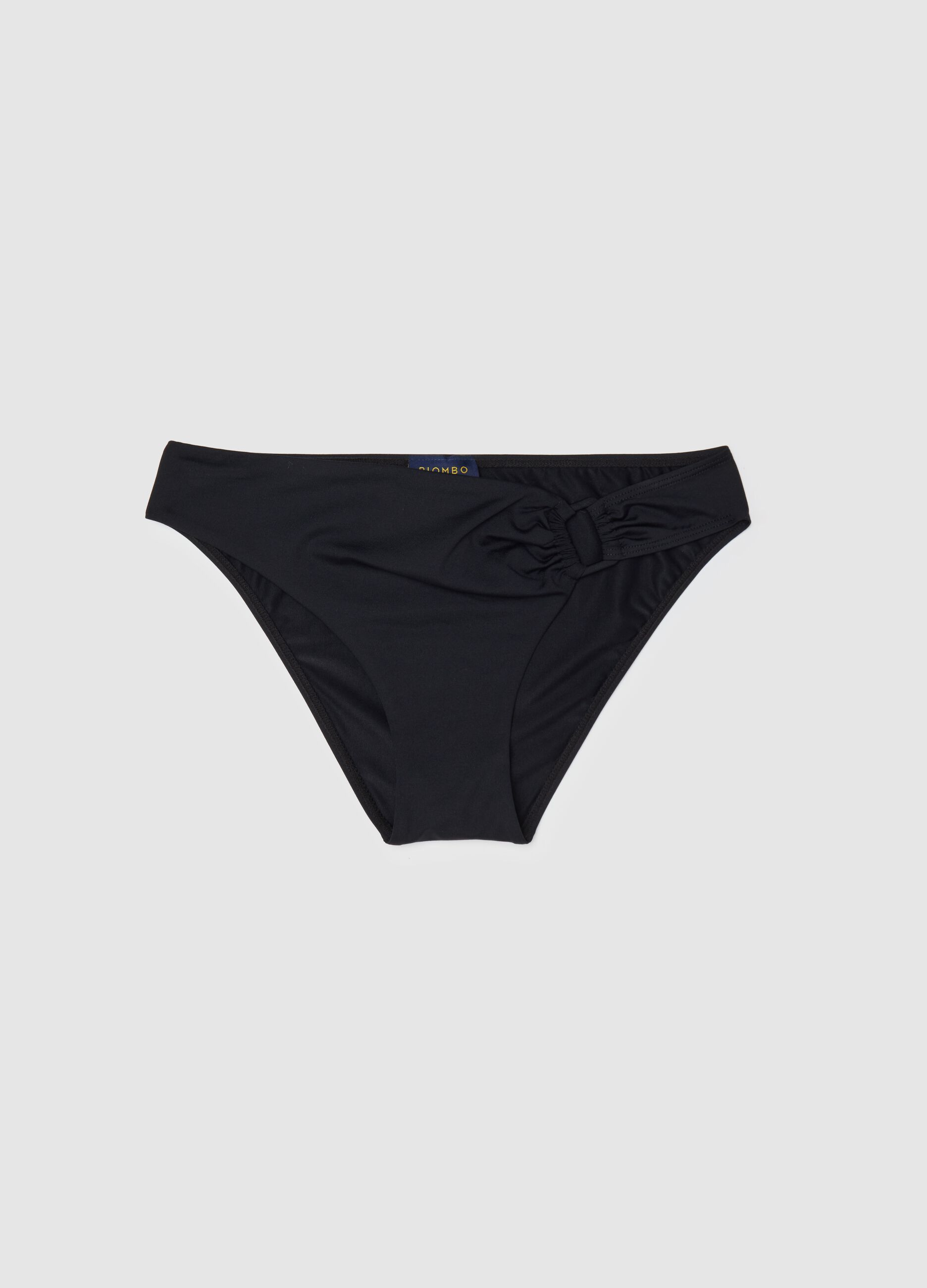 Slip bikini in tessuto elasticizzato nero con dettaglio fibbia