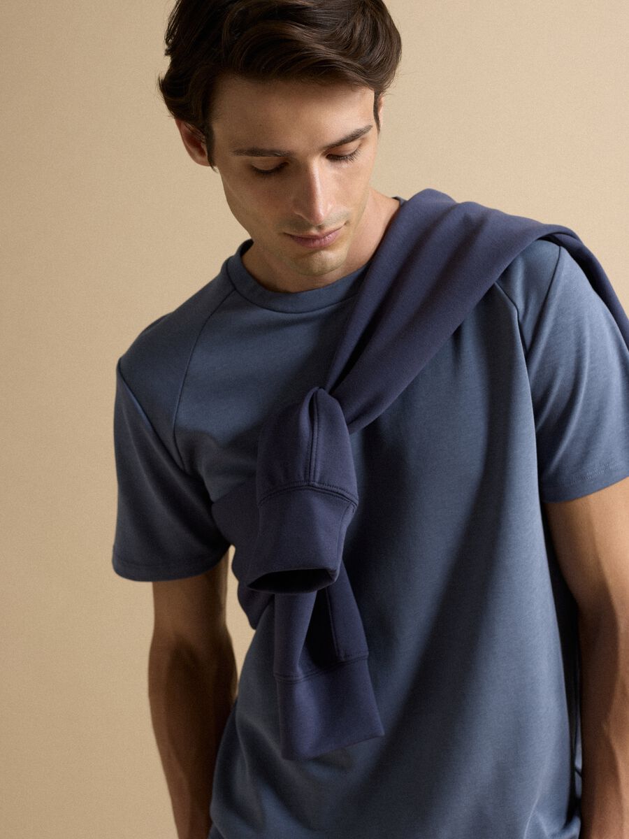 T-shirt grigia in misto cotone traspirante e ad asciugatura rapida_0