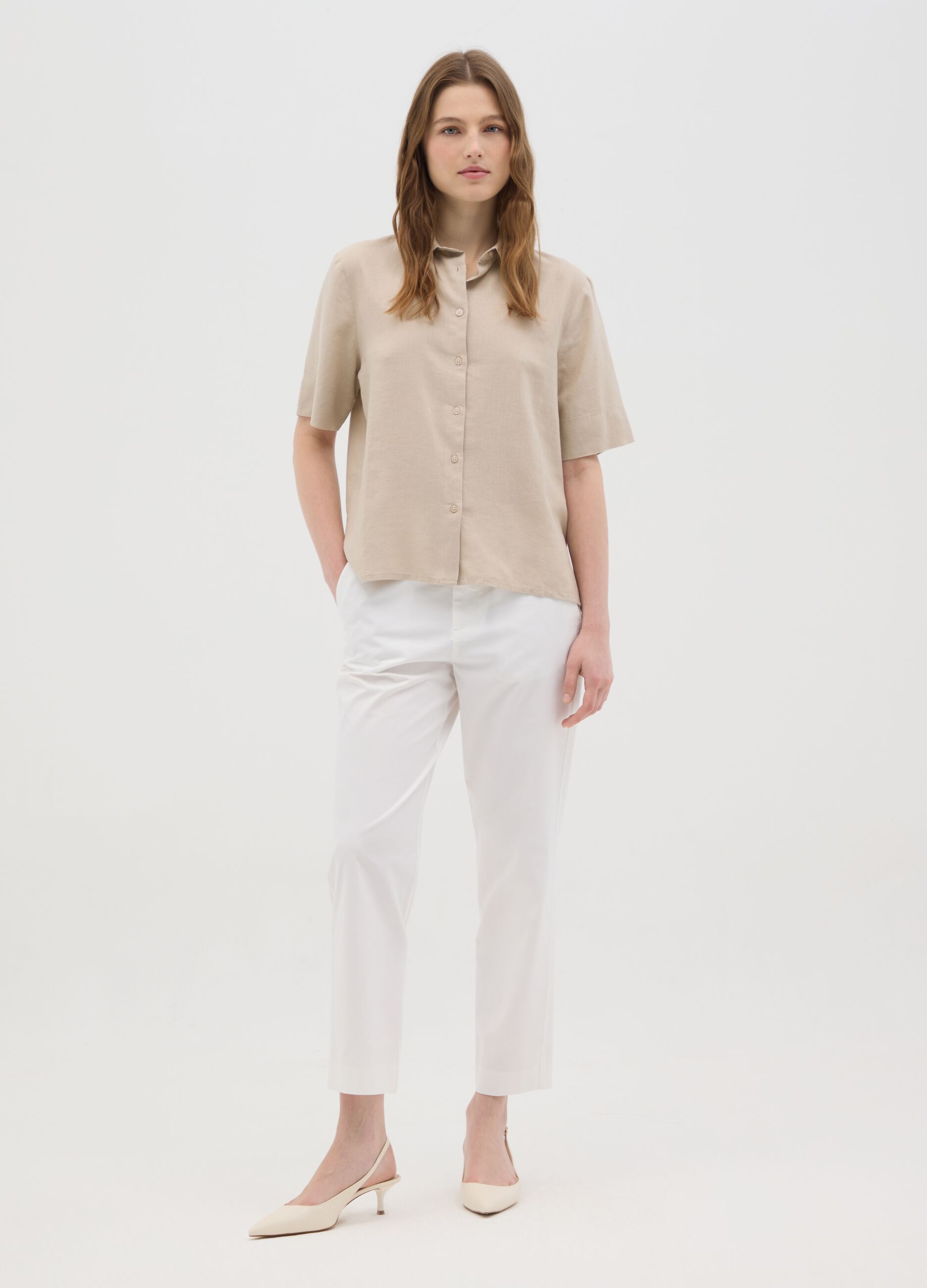 Camicia da donna in misto lino beige regular fit senza bottoni