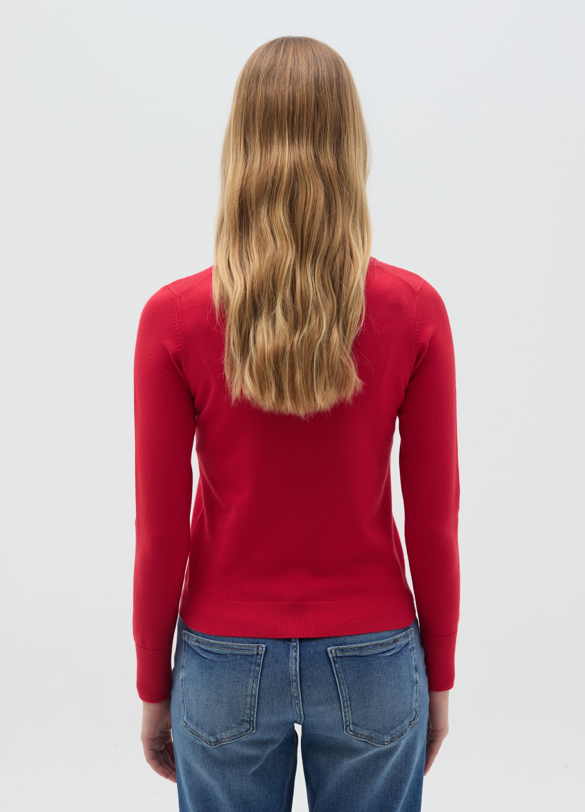 Top with round neck and long sleeves